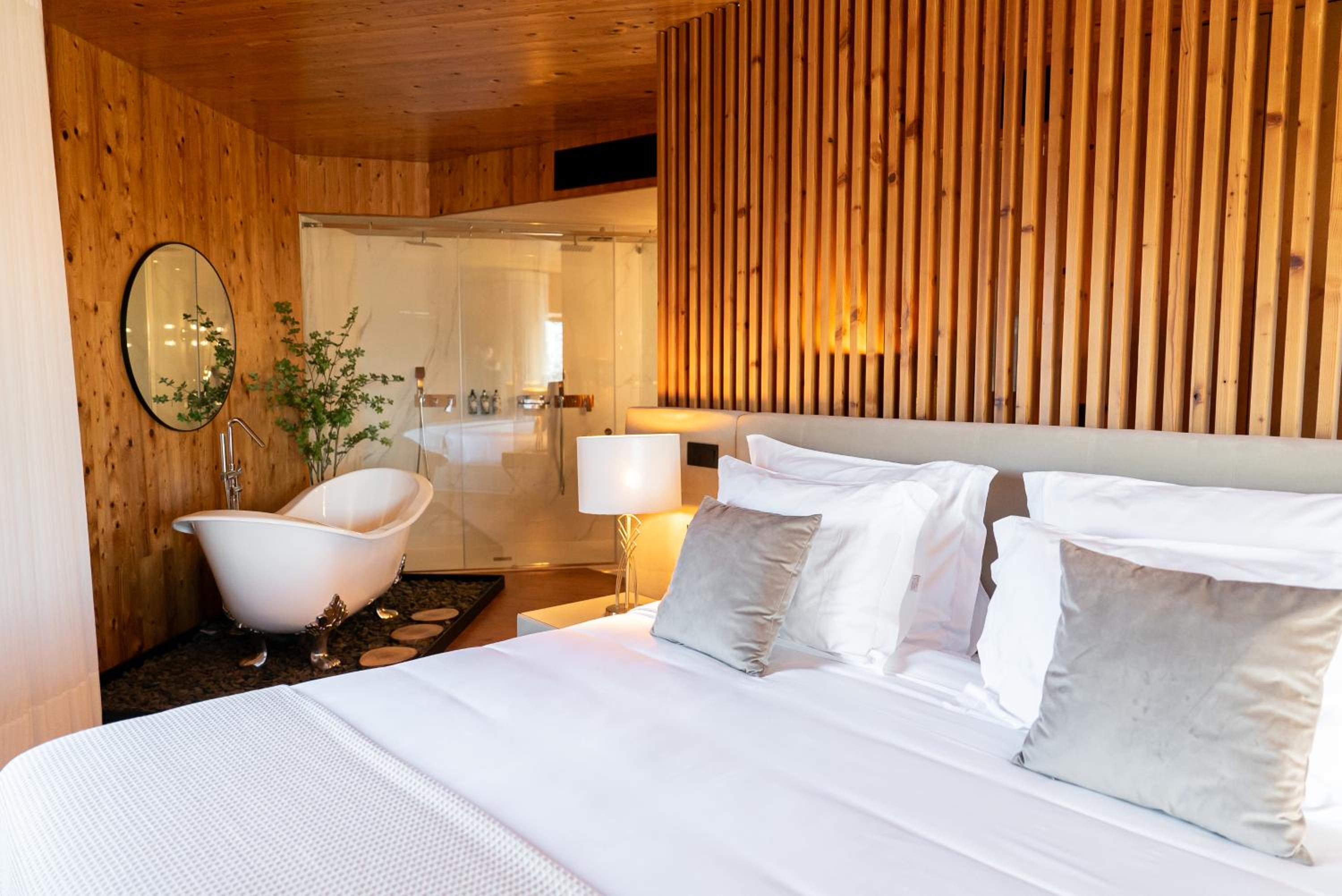 Junior Suite with Balcony - Photo 1