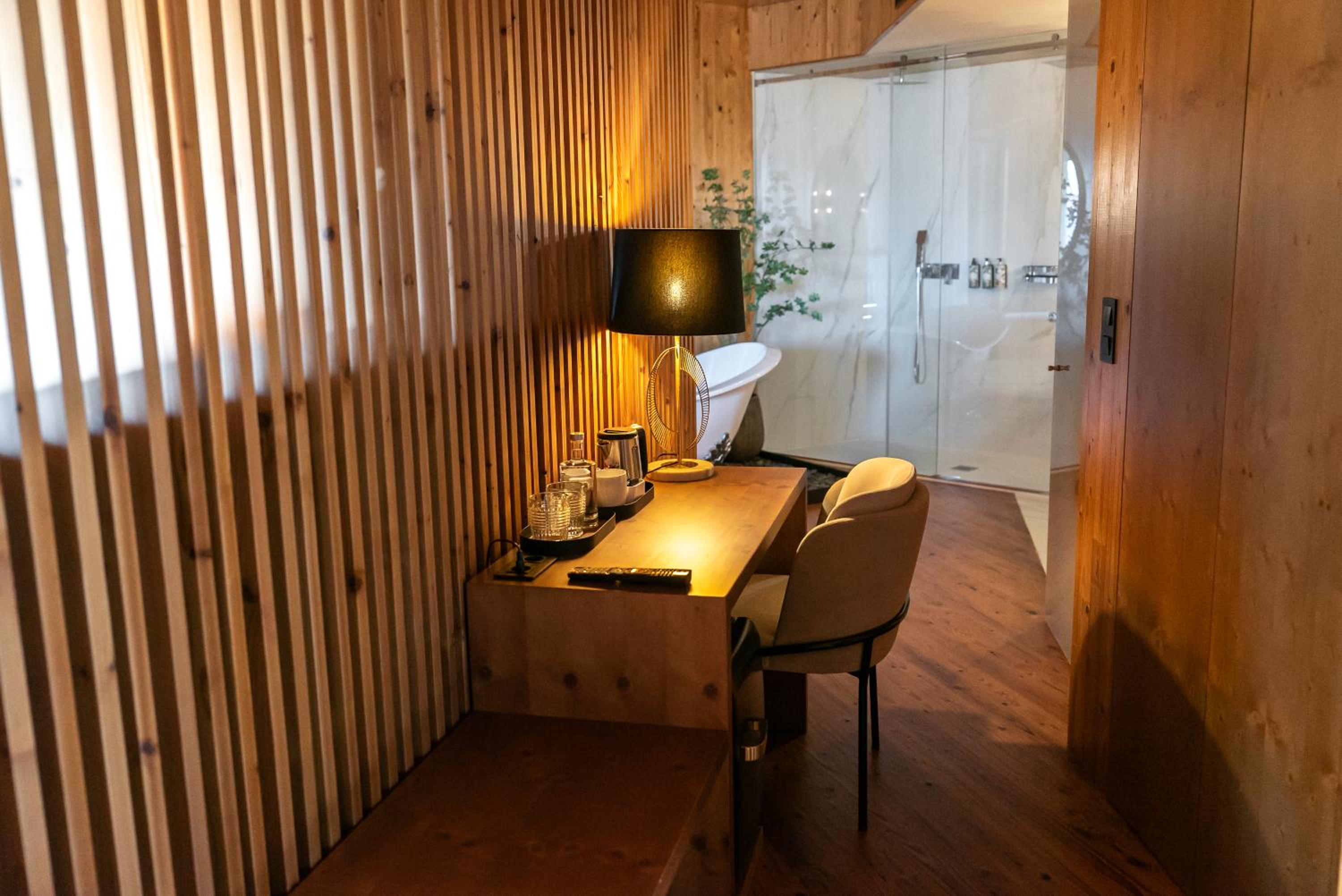 Junior Suite with Balcony - Photo 13