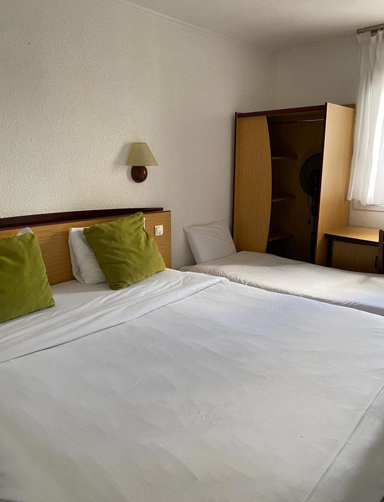 Room With 1 Double Bed And 1 Junior Bed photo 3