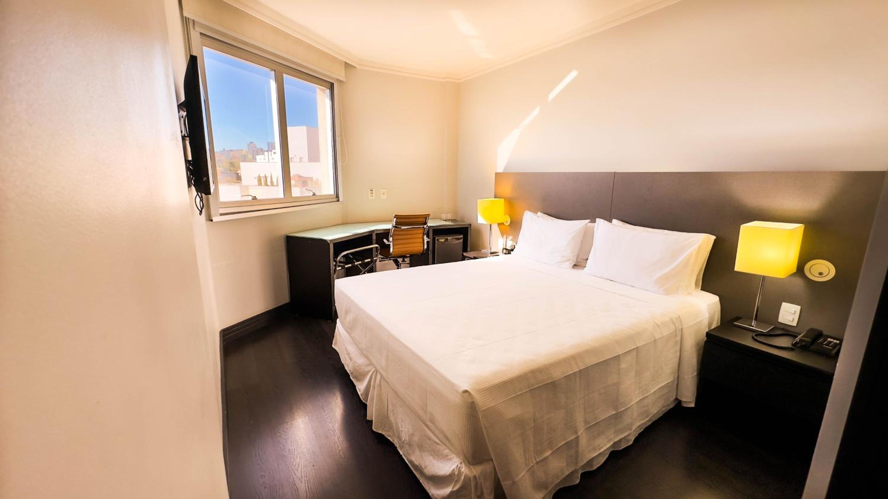 Deluxe King Room photo 1