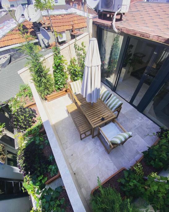 Apartment with Terrace photo 2