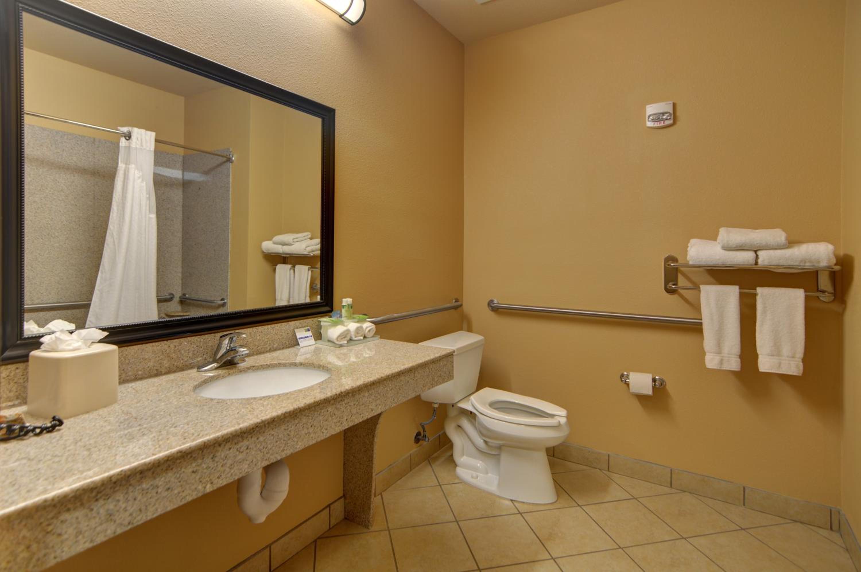 King Room - Disability Access - Photo 3