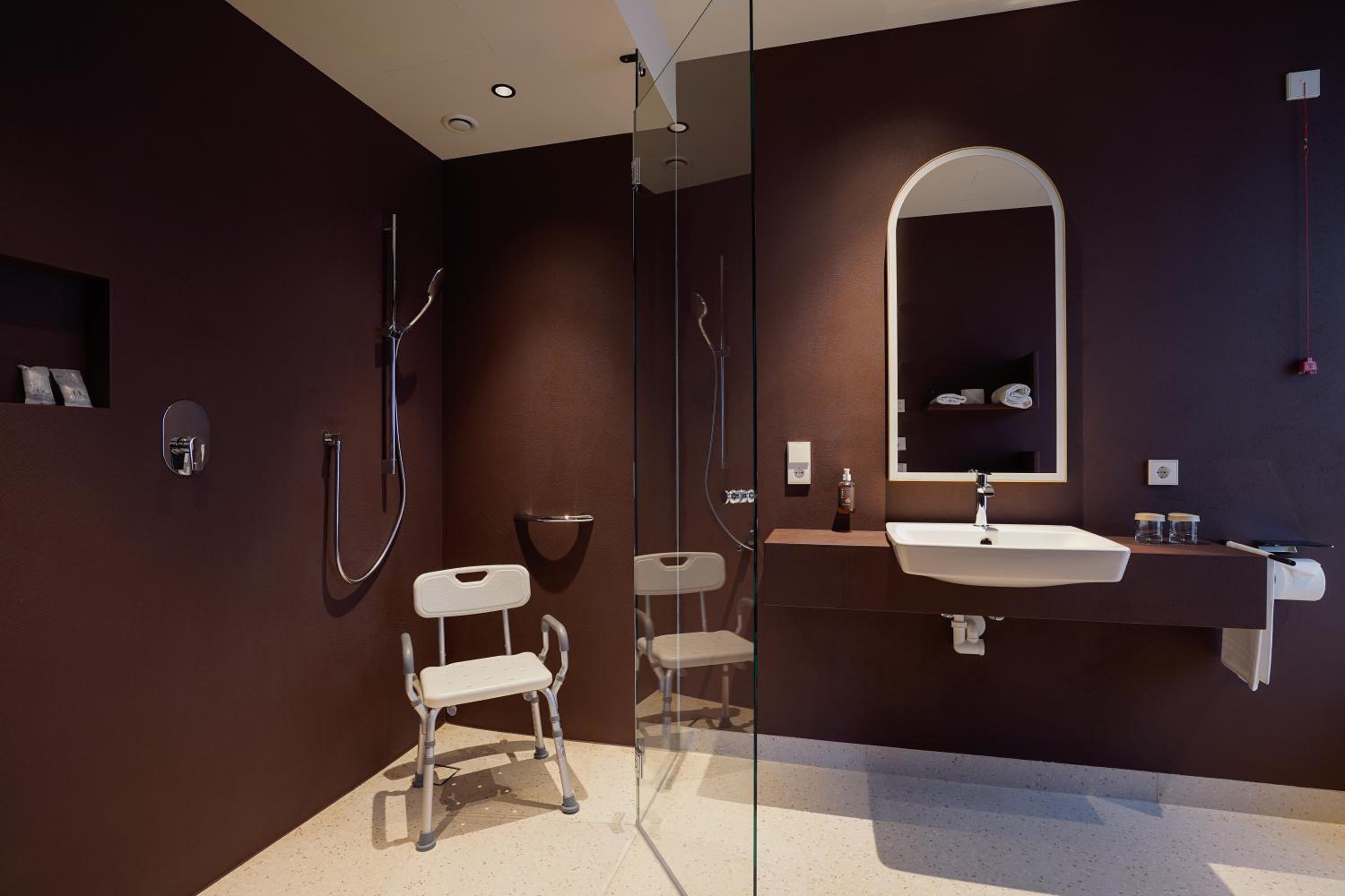 Large Double or Twin Room - Photo 2