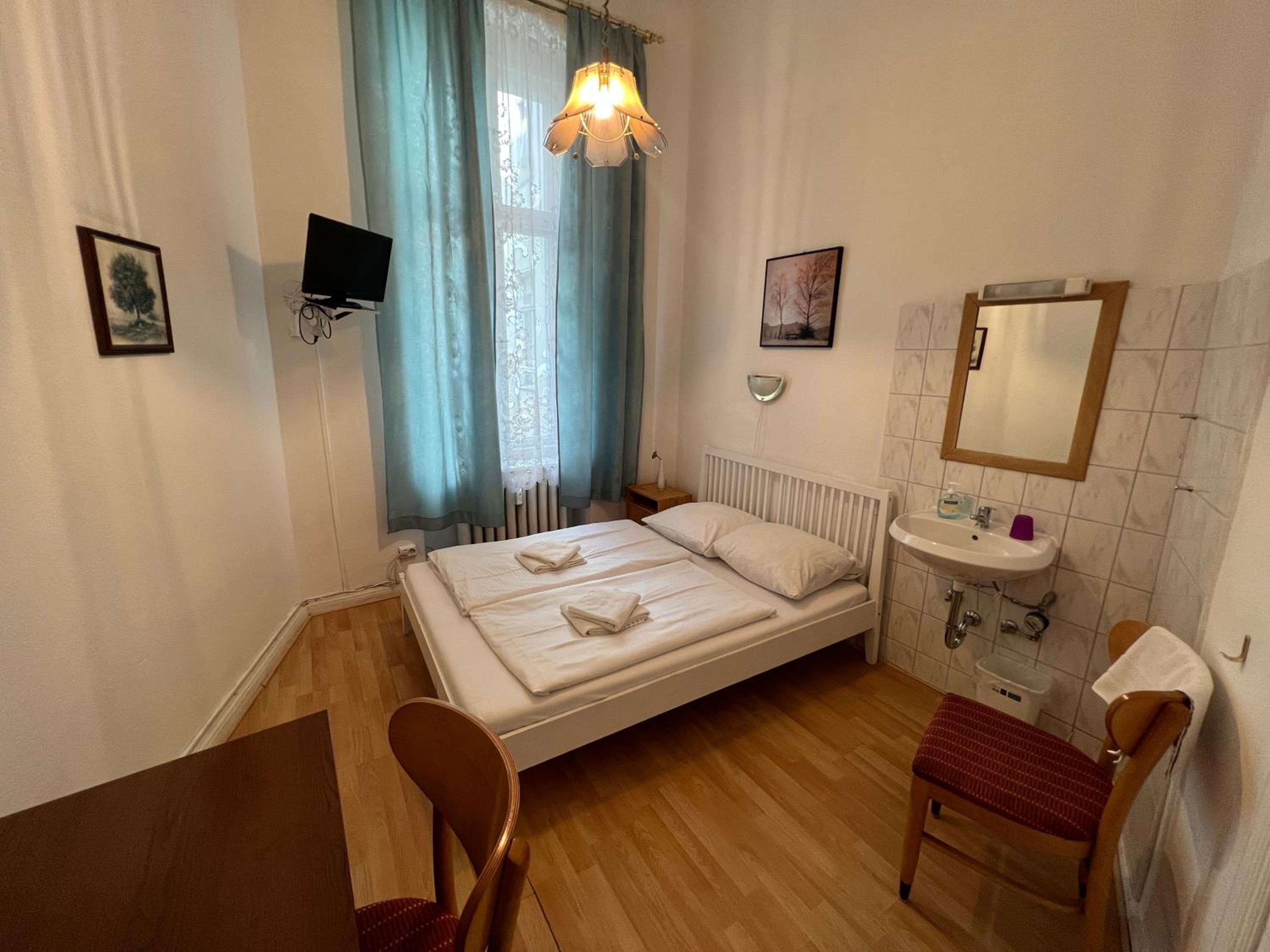 Standard Double Room with Shared Bathroom photo 1