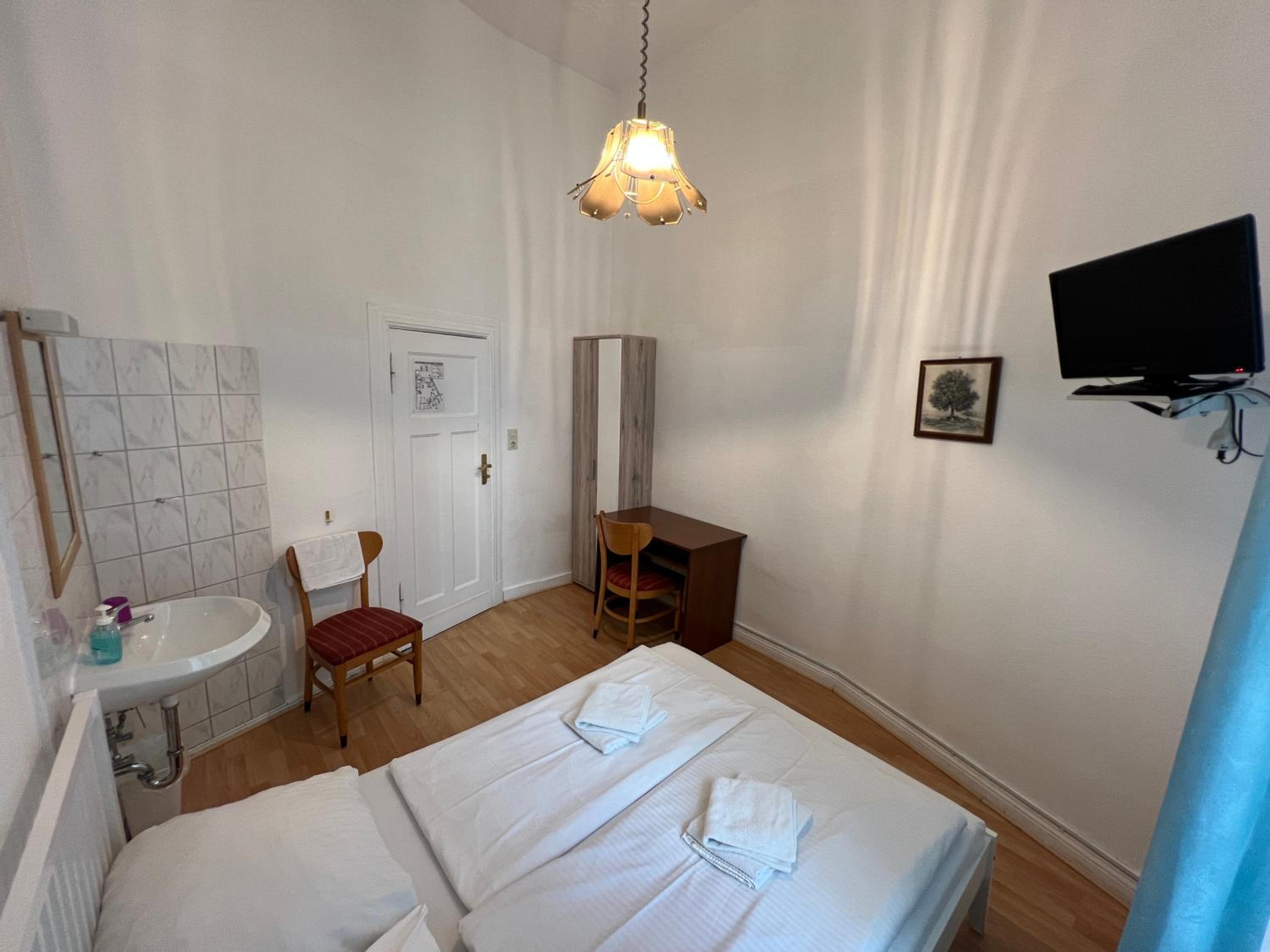 Standard Double Room with Shared Bathroom photo 2