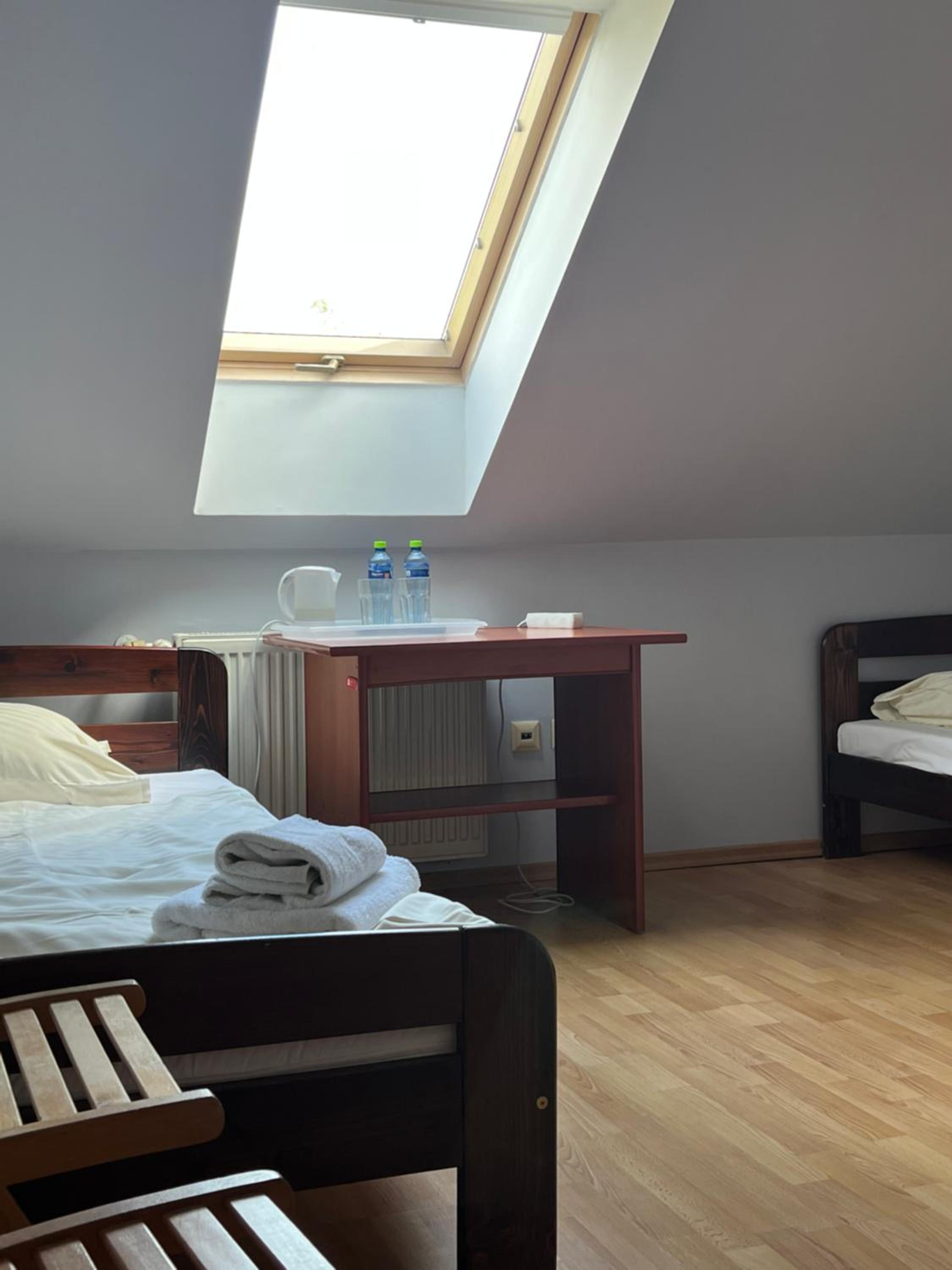 Twin Room - Photo 7