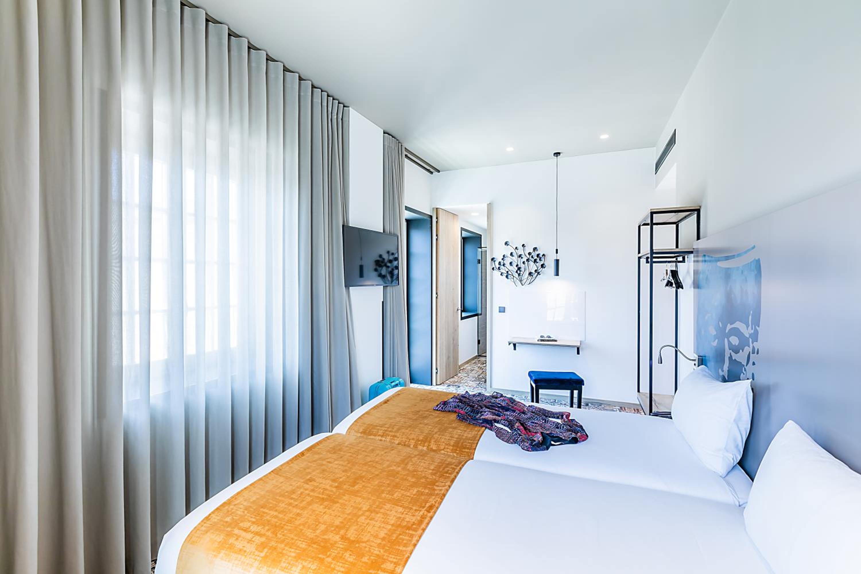 Twin Room - Photo 7