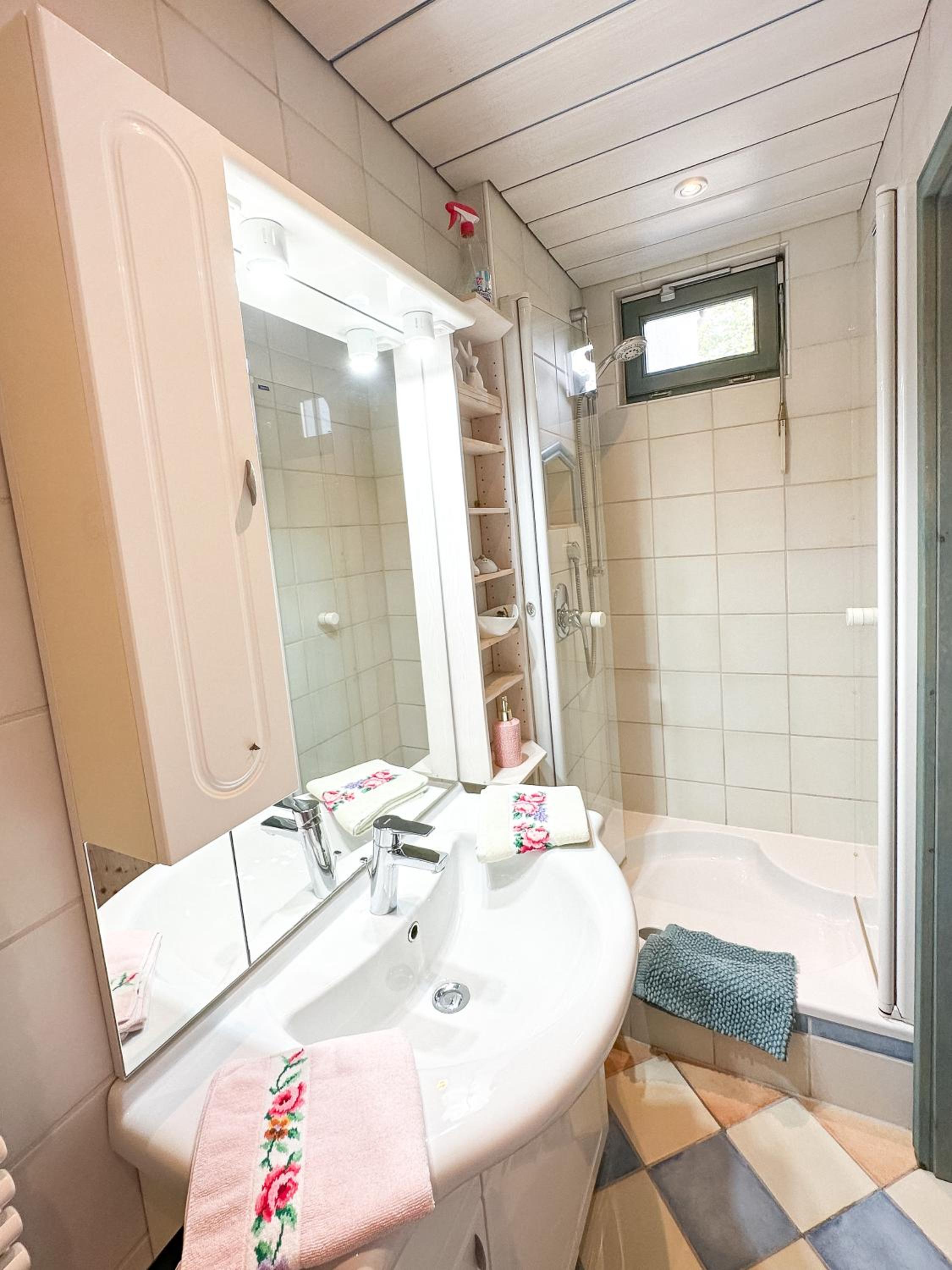 Apartment with Terrace - Photo 47