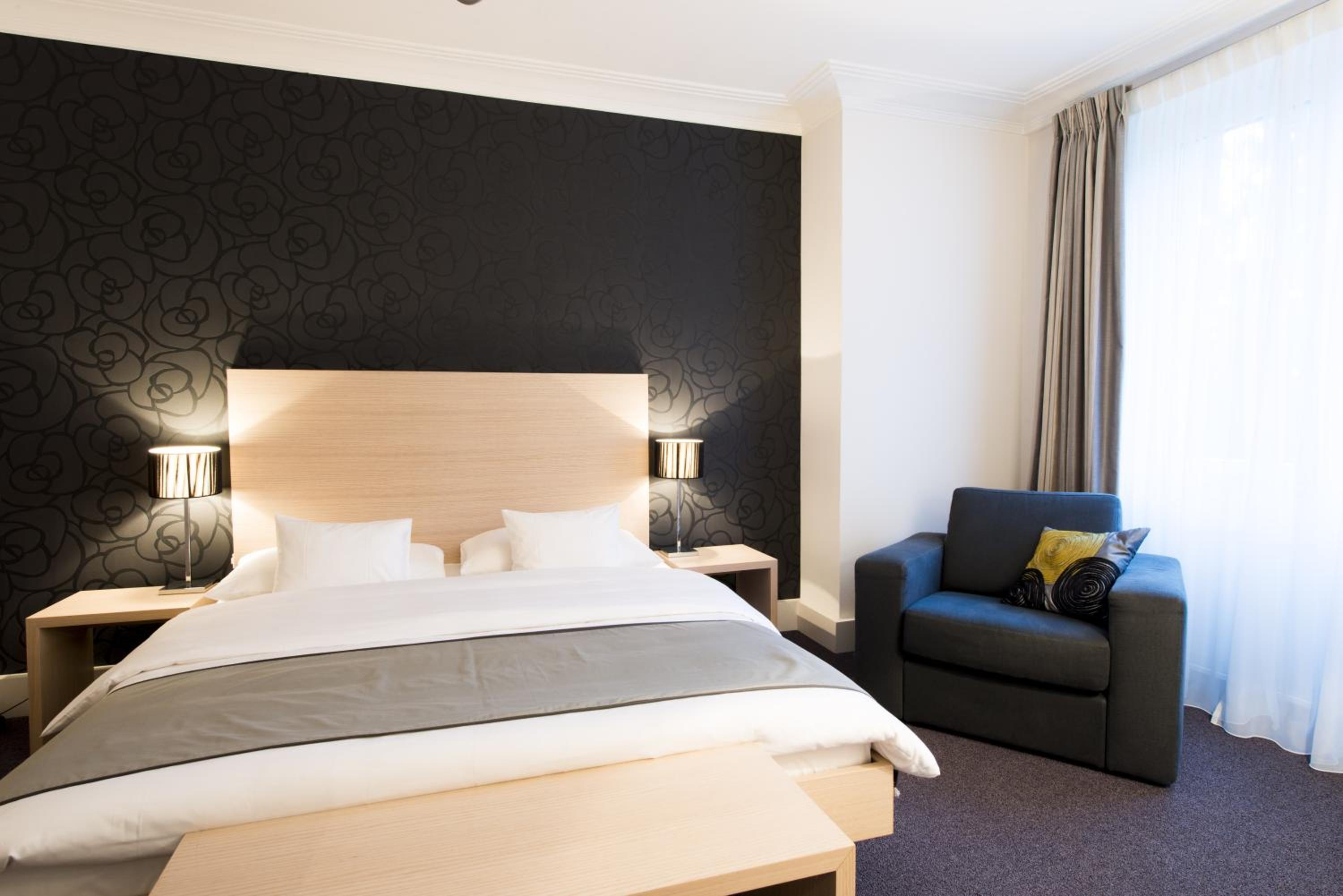 Junior Suite with Park View - Photo 4