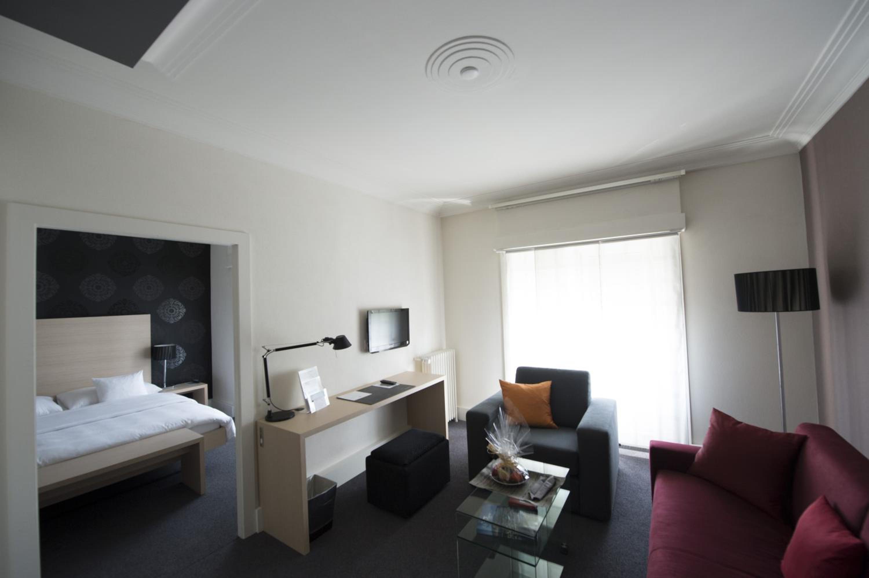 Junior Suite with Park View - Photo 9