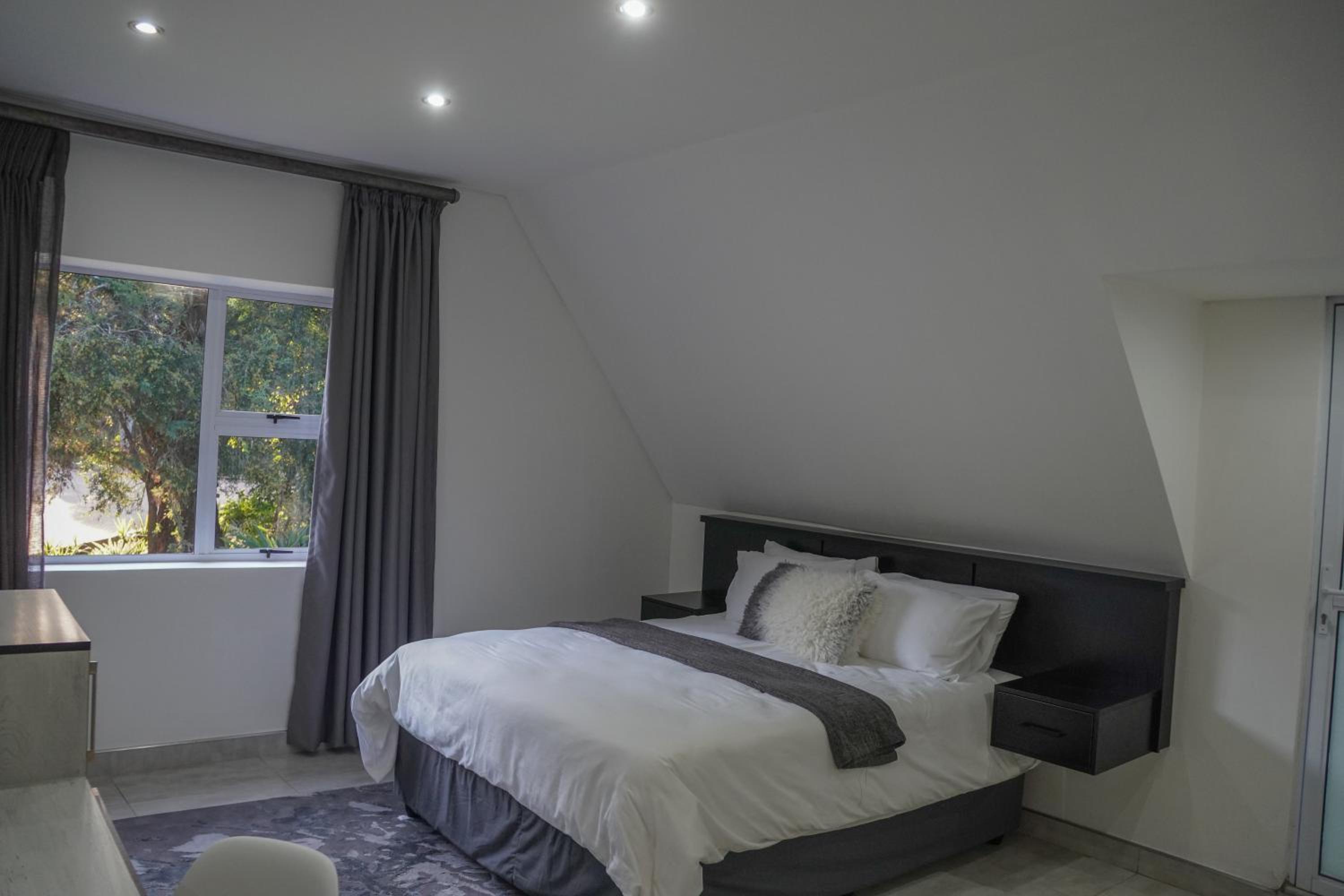 Queen Room - Photo 3