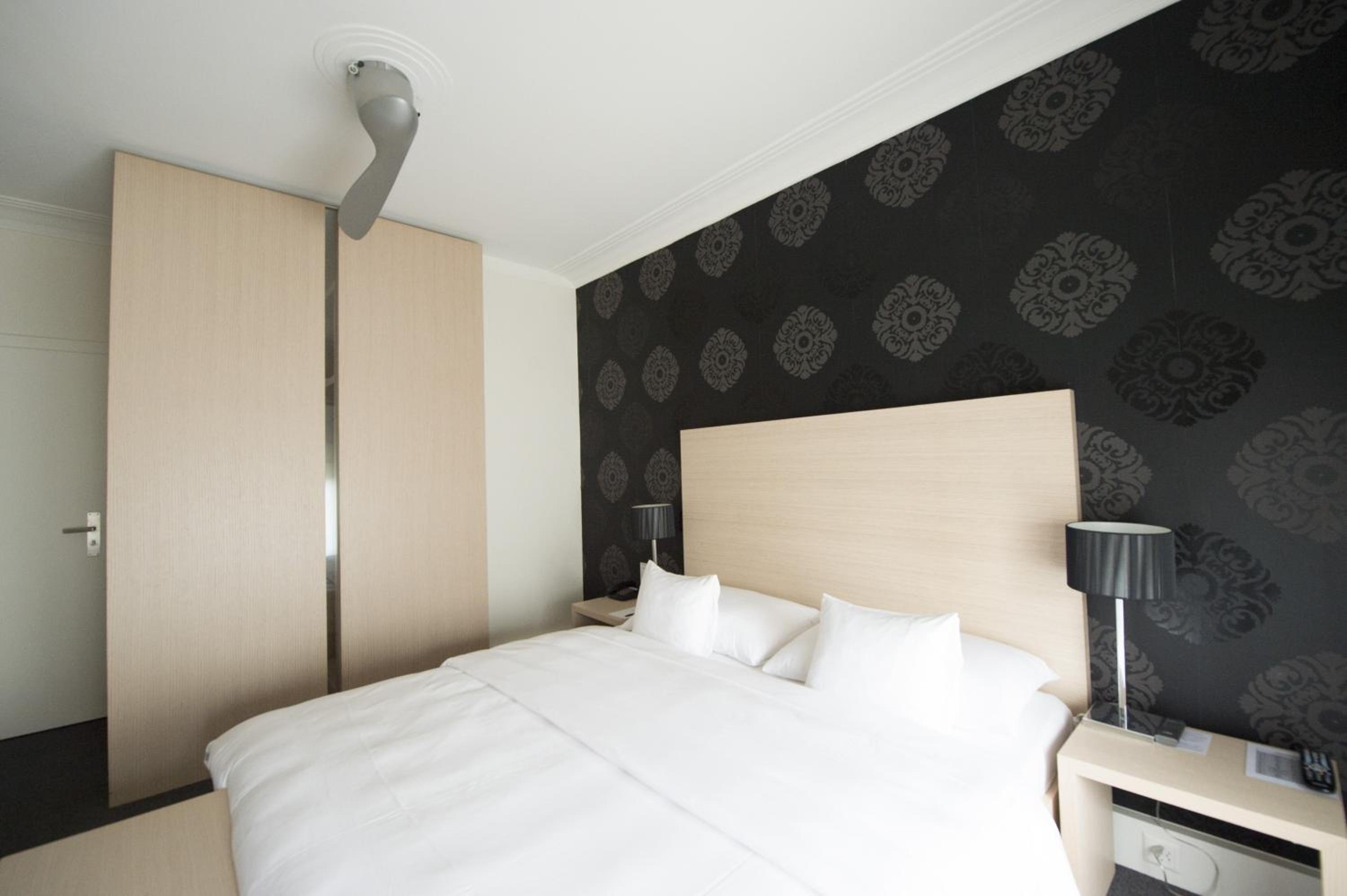 Junior Suite with Park View - Photo 6