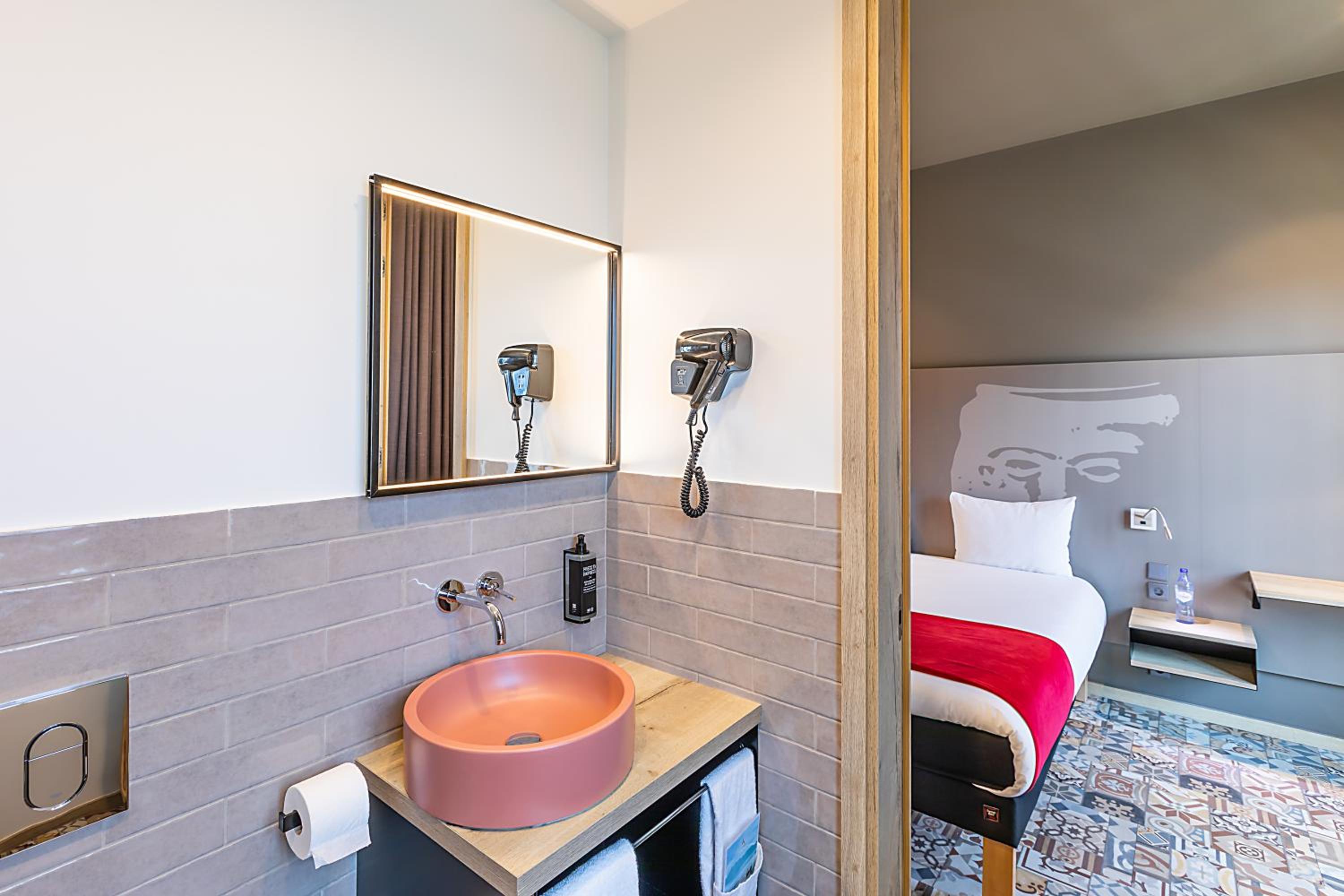 Standard Double Room - Photo 2