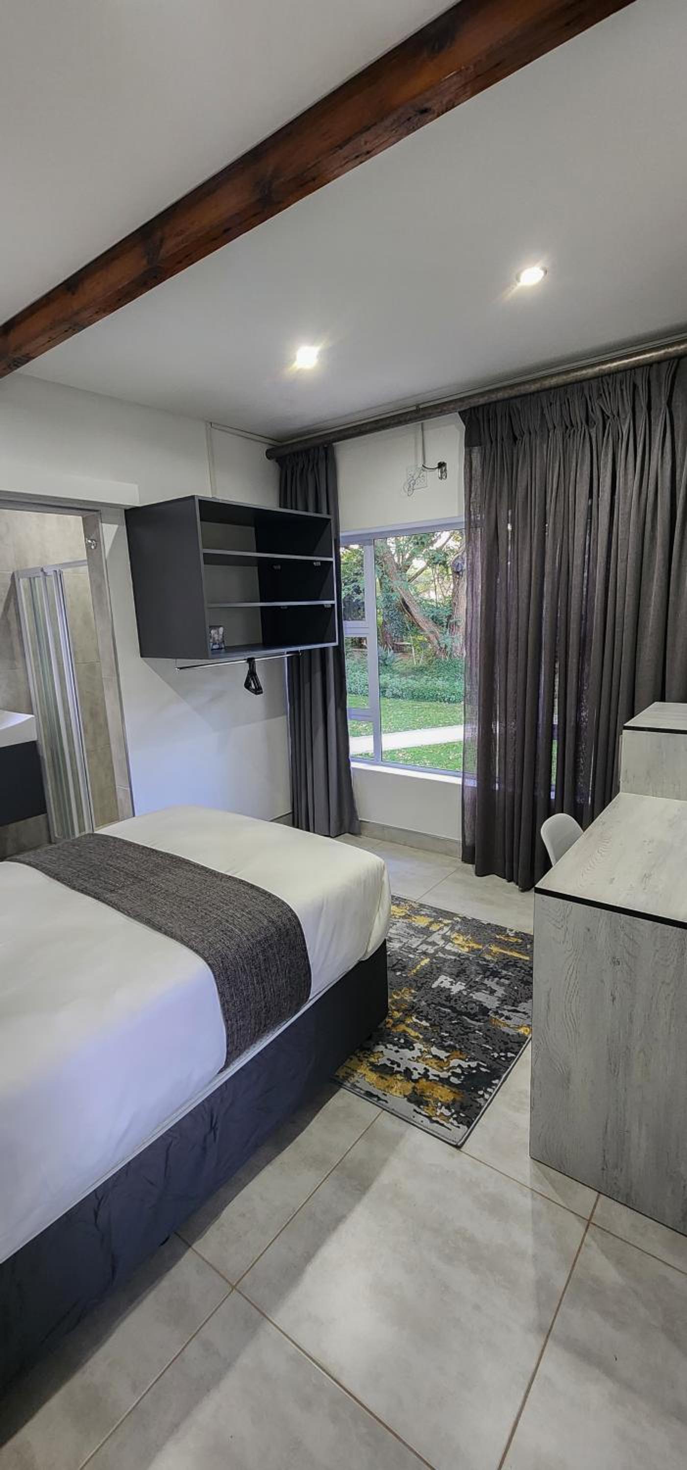 Single Room - Photo 2
