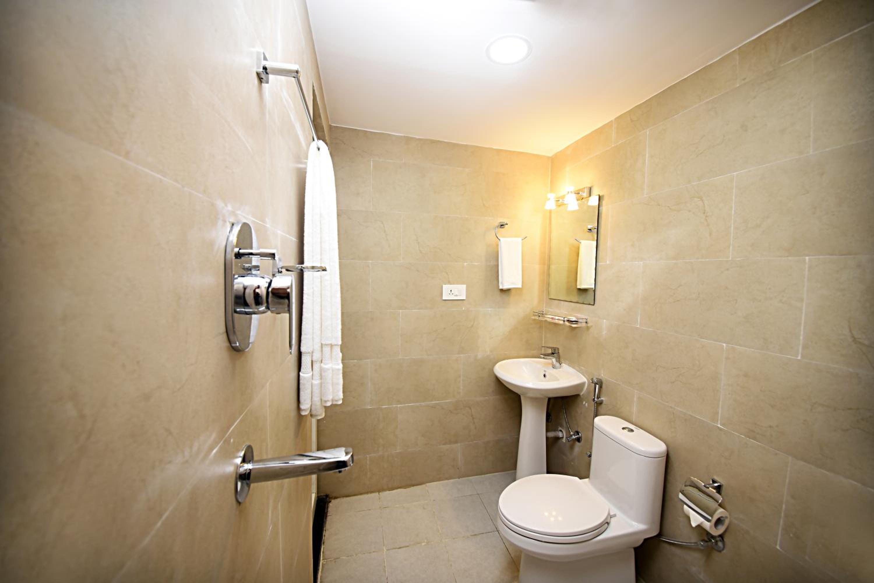 Executive Suite - Photo 6