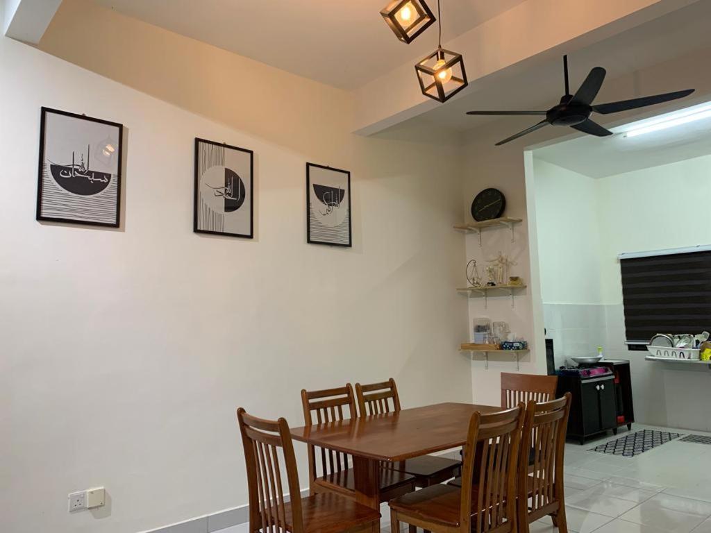Four-Bedroom House photo 2