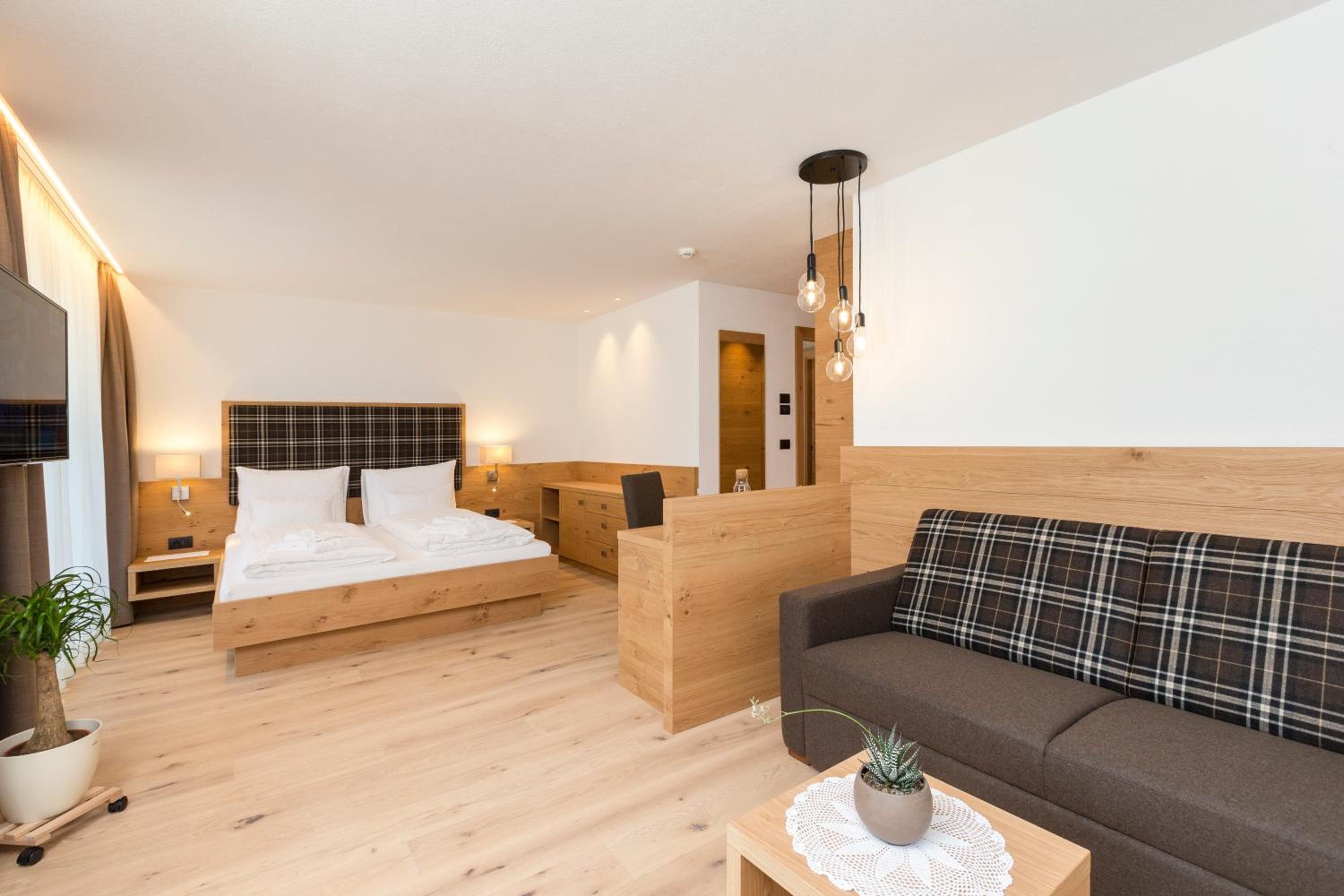 Quadruple Room with Mountain View photo 2