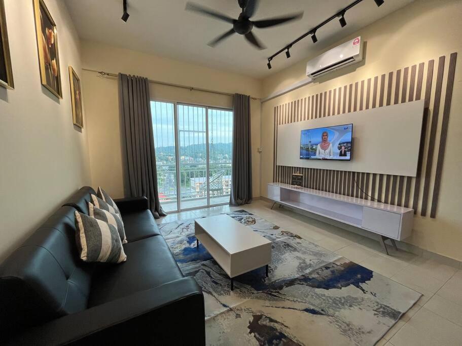 Three-Bedroom Apartment photo 1
