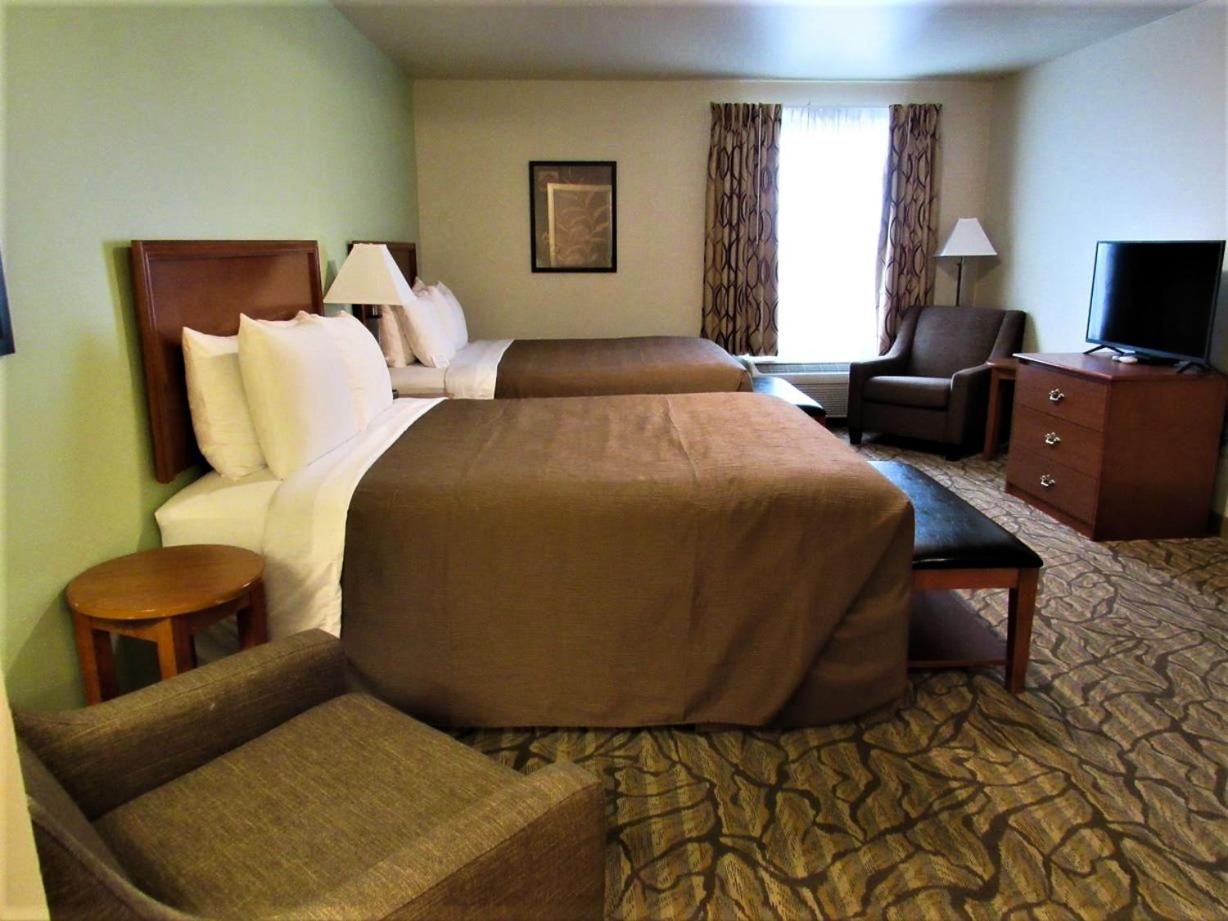 Queen Room with Two Queen Beds with Kitchenette photo 1