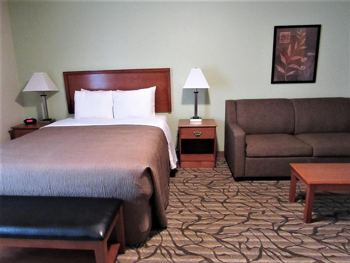 Queen Room with Kitchenette photo 1