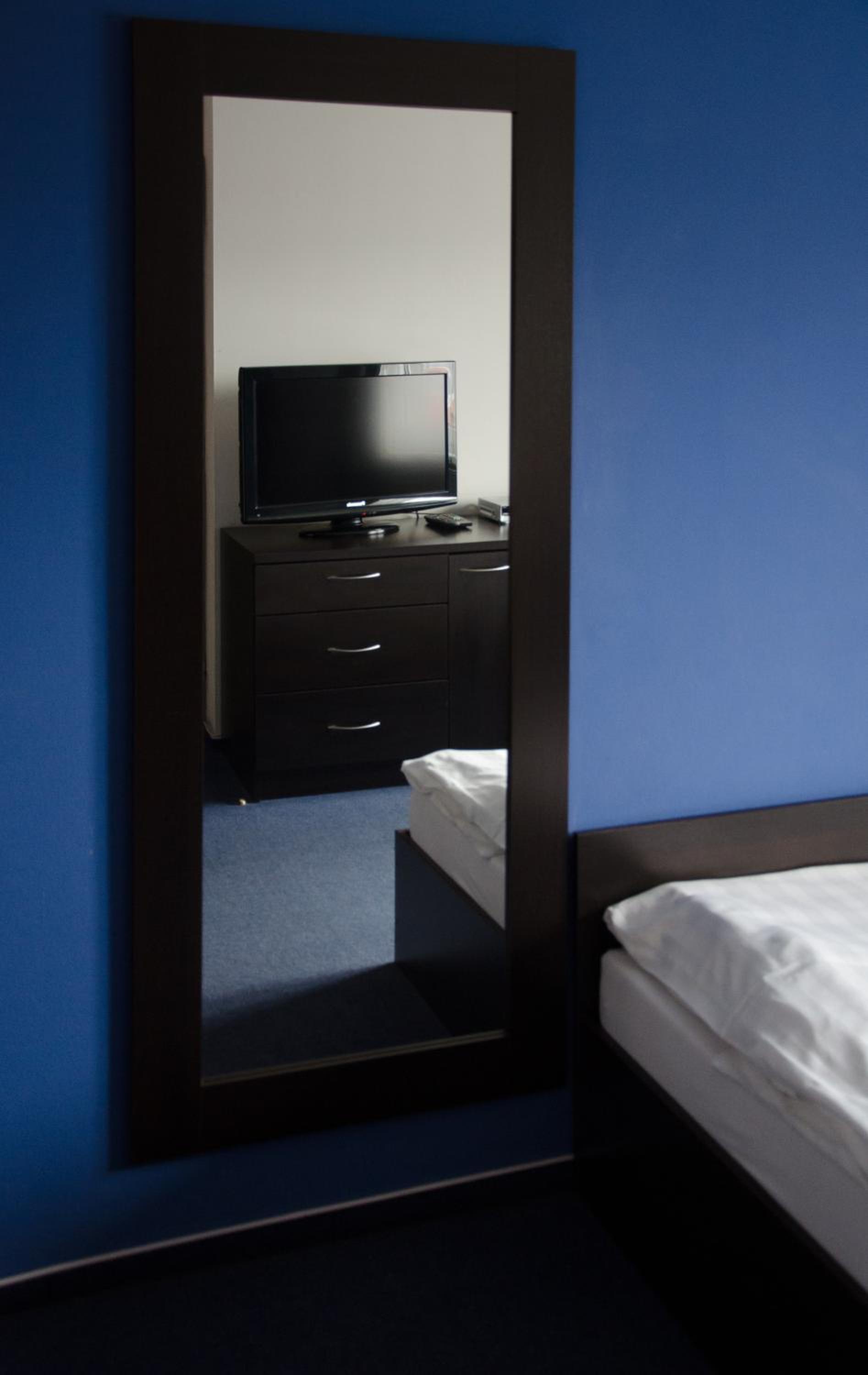 Single Room with Private Bathroom photo 2