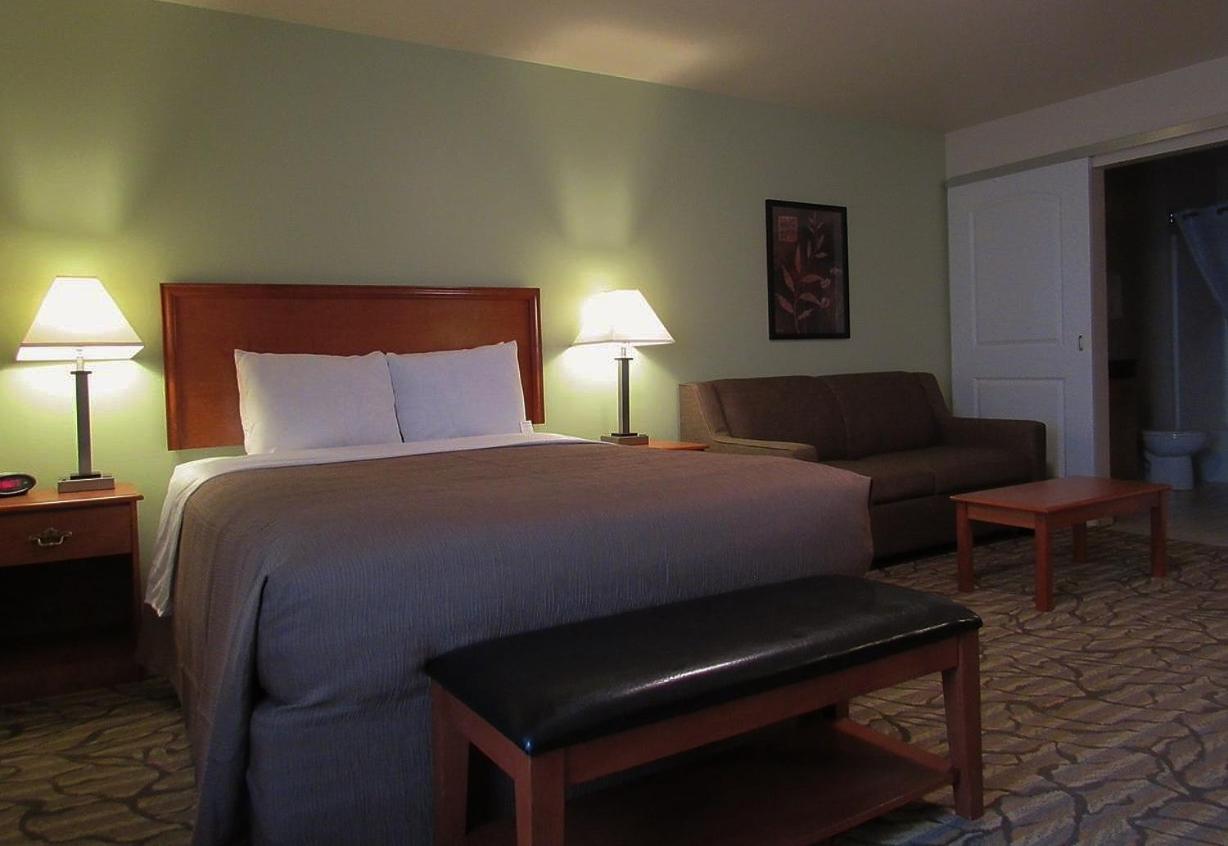 Queen Room with Kitchenette photo 3