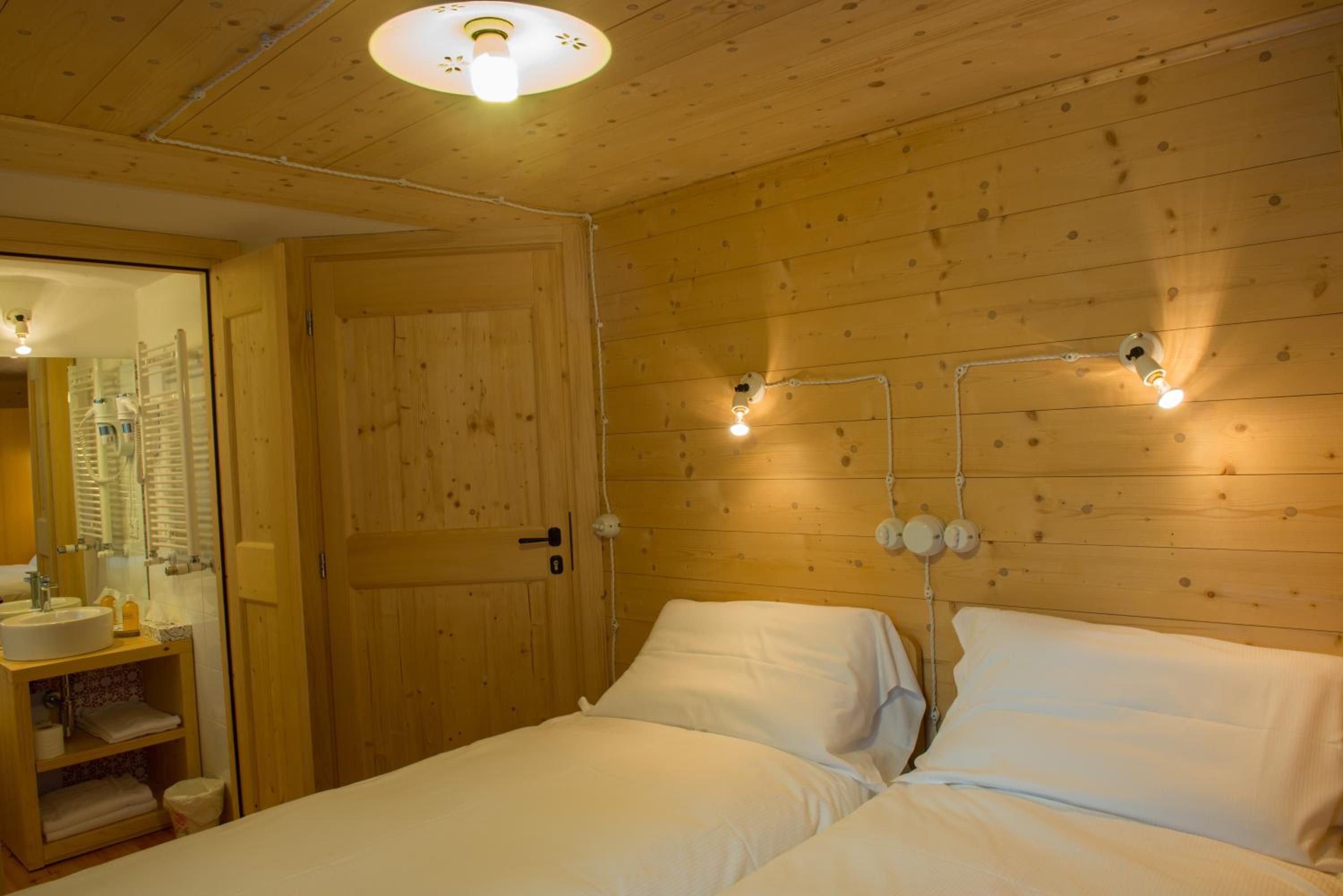 Double Room with Private Bathroom photo 3