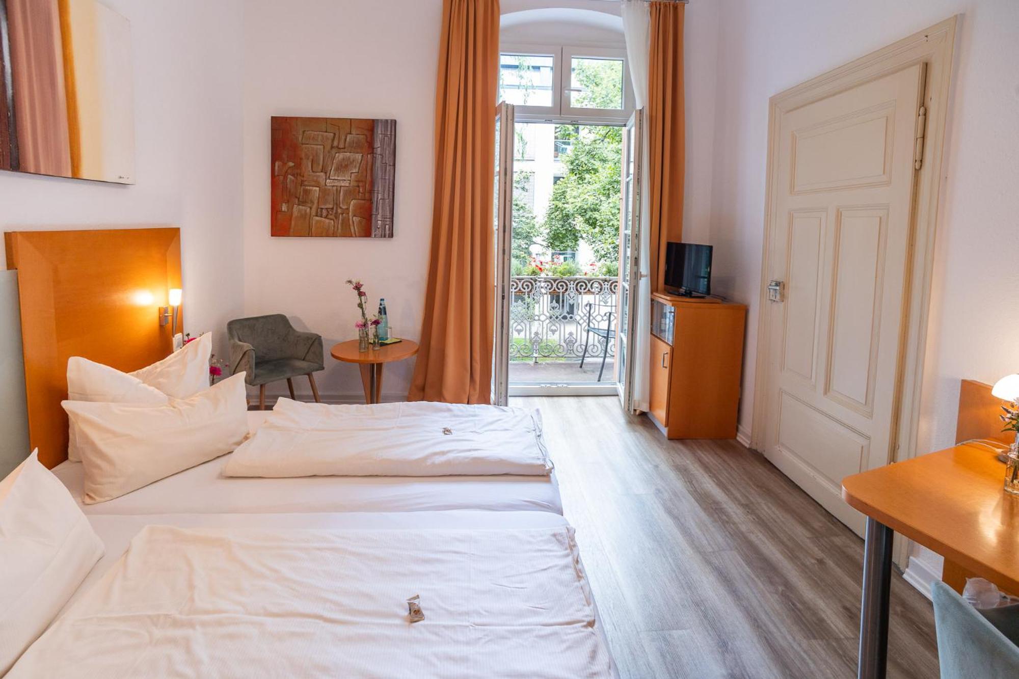 Double Room - Photo 10