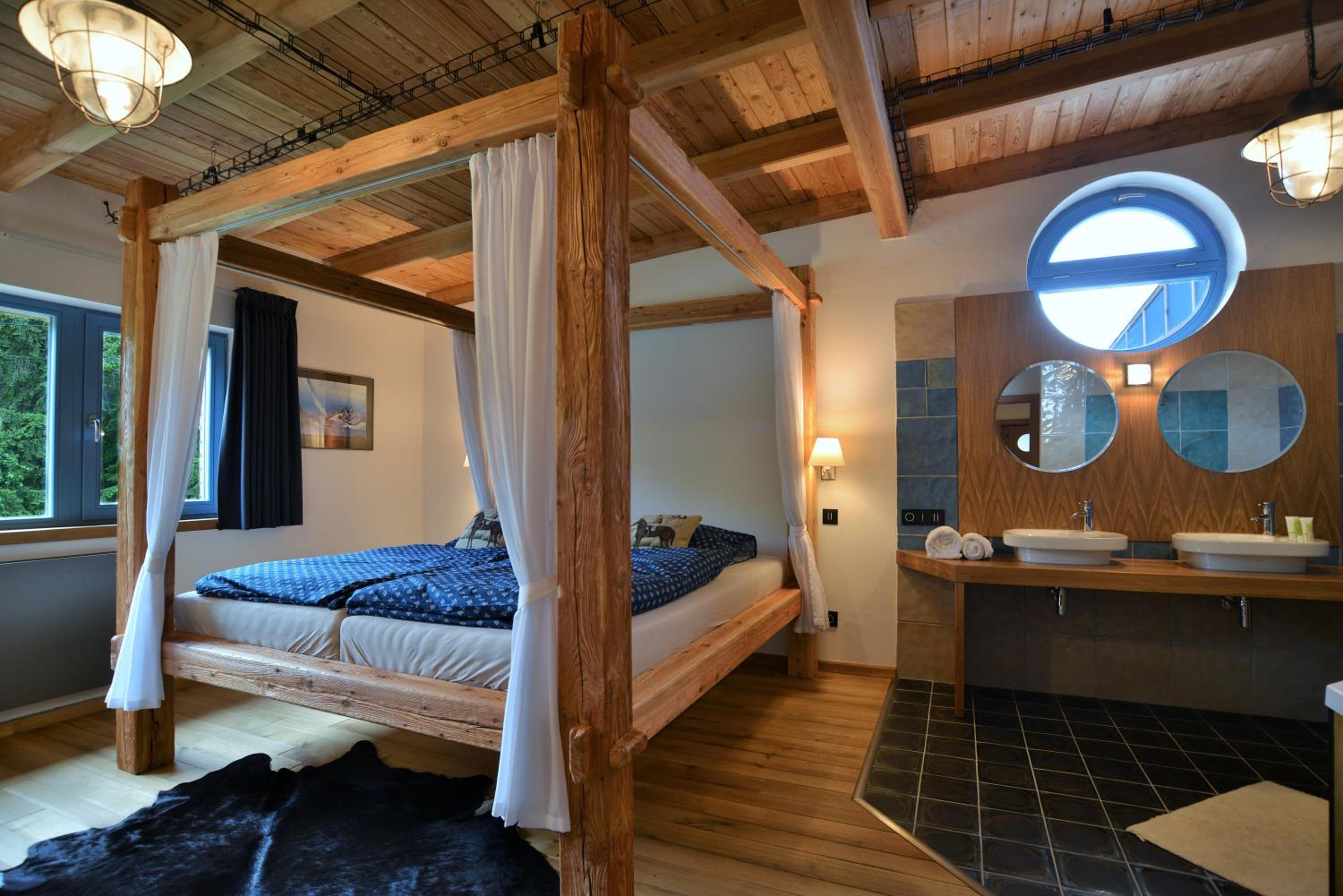 King Suite with Spa Bath photo 1
