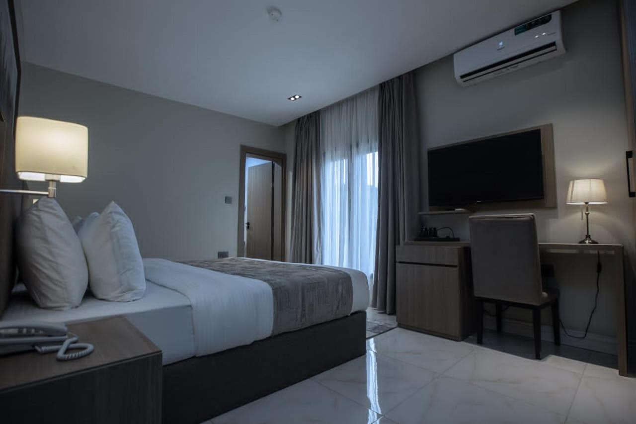 Standard Double Room - Photo 12