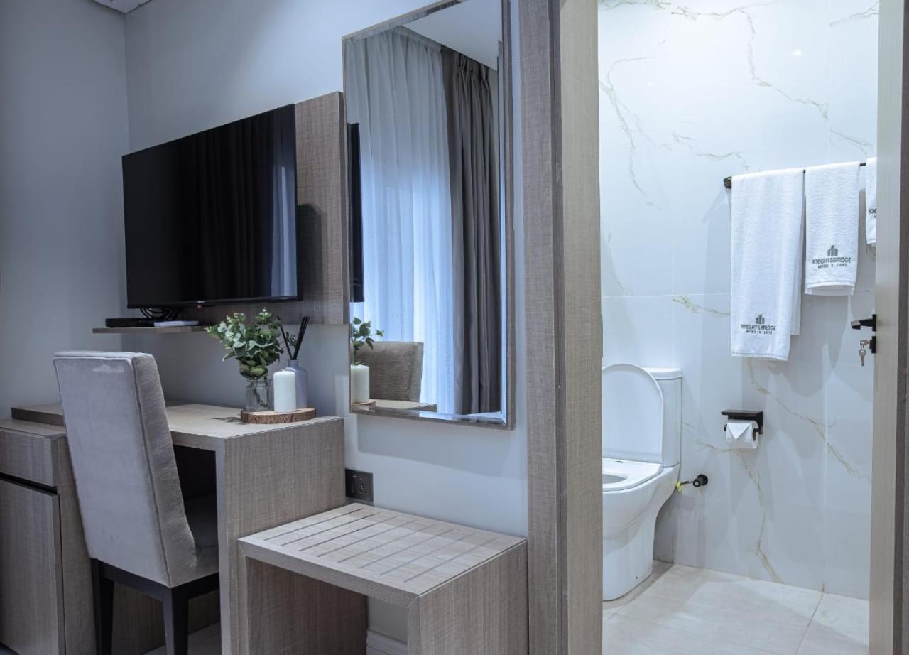 Standard Double Room - Photo 22