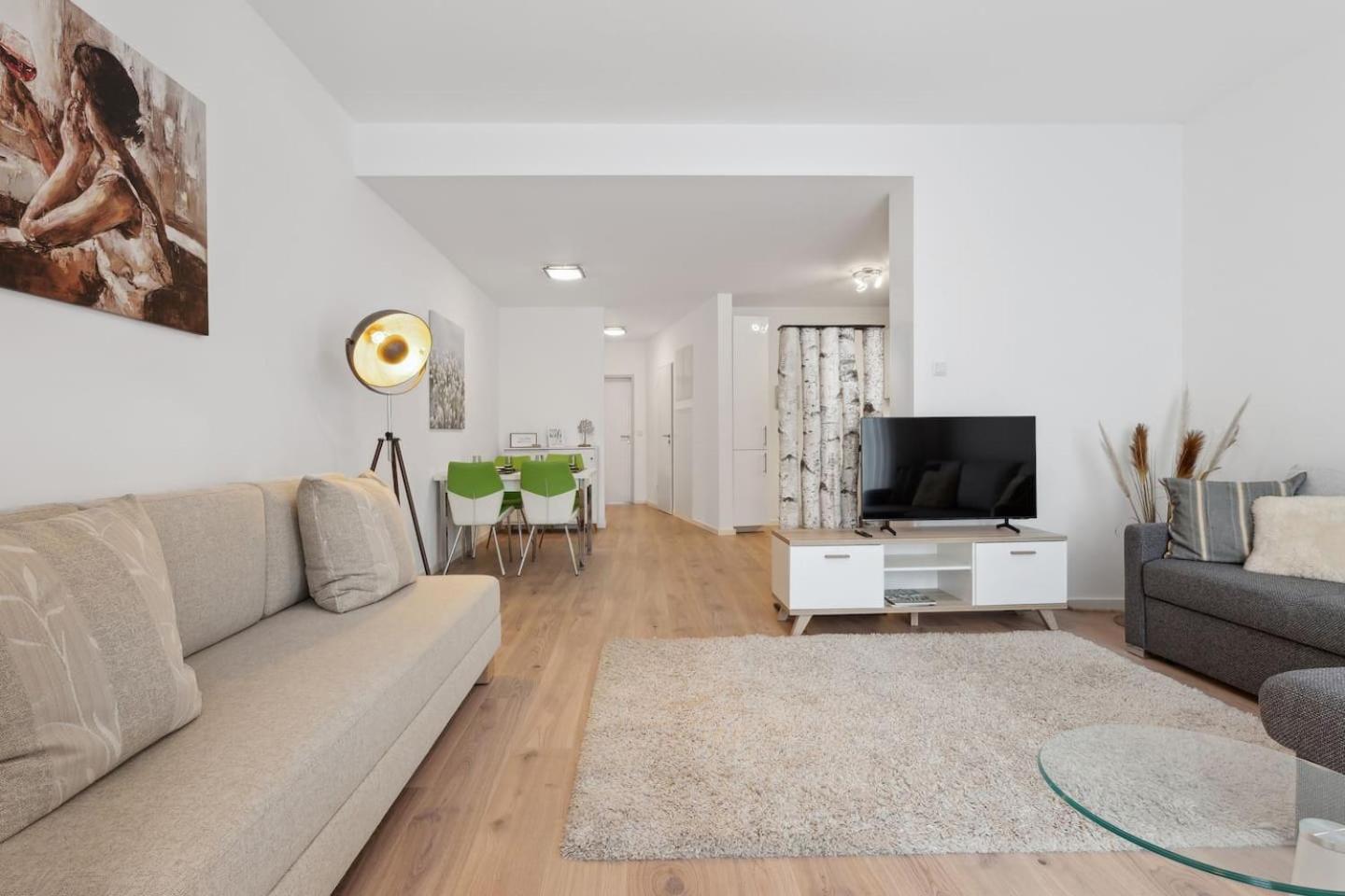 One-Bedroom Apartment photo 1