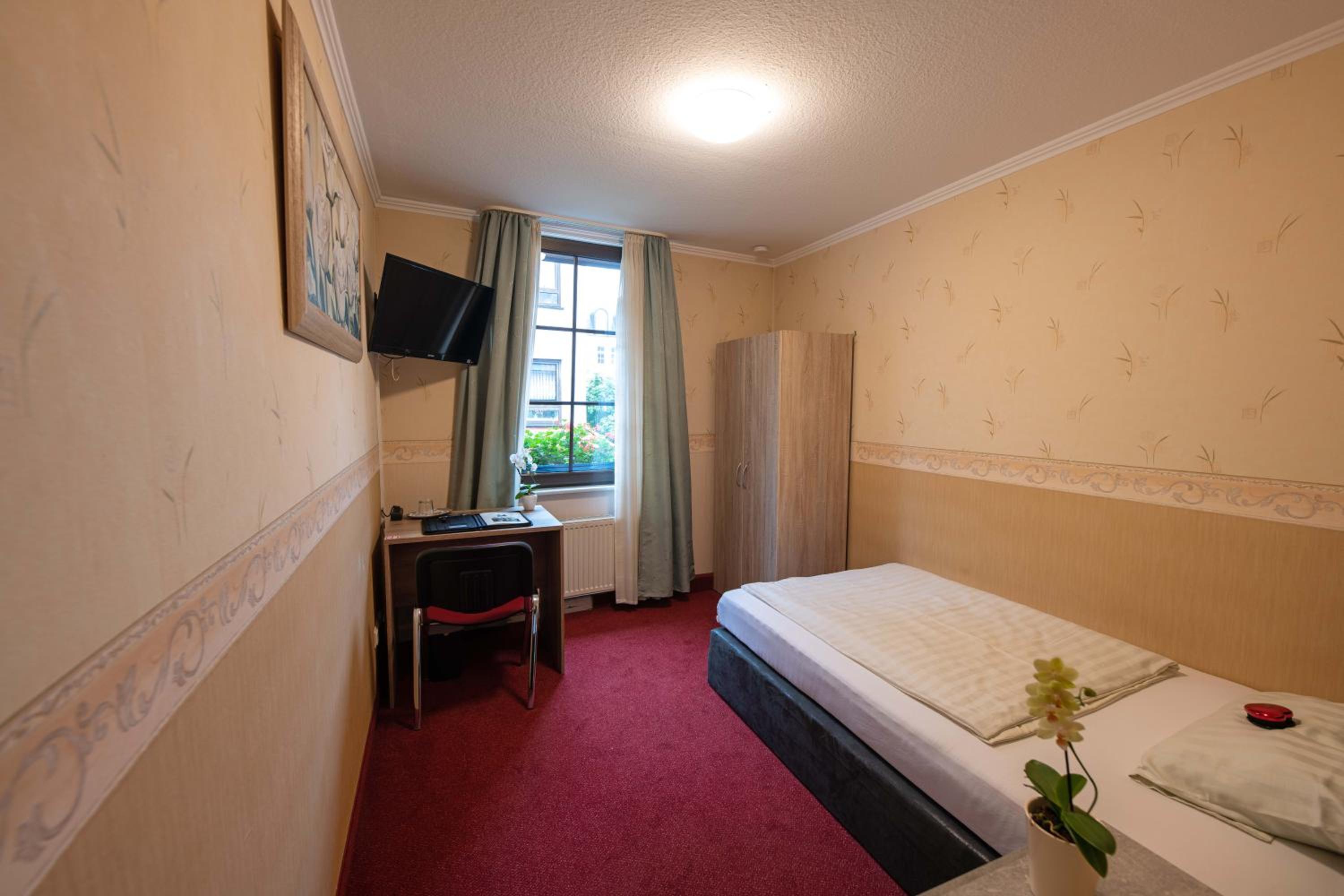 Single Room photo 3
