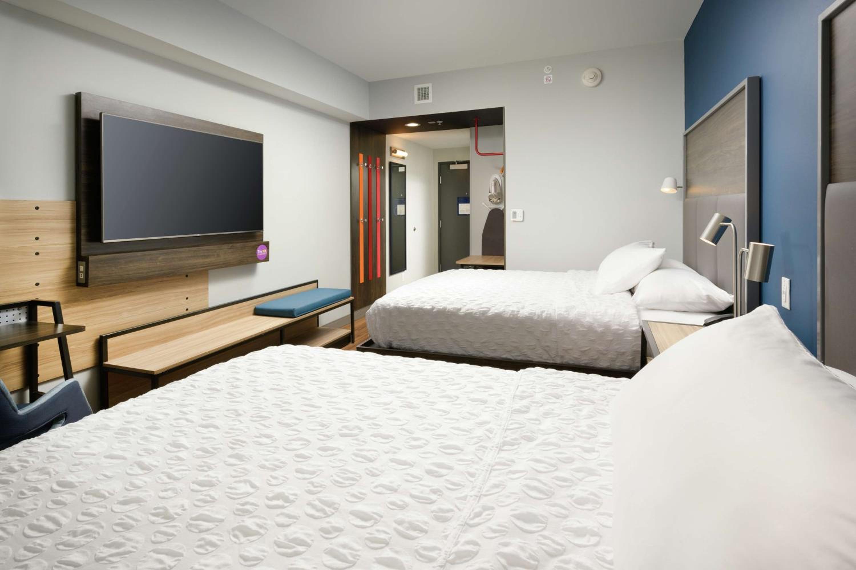 Queen Room with Two Queen Beds - Photo 1