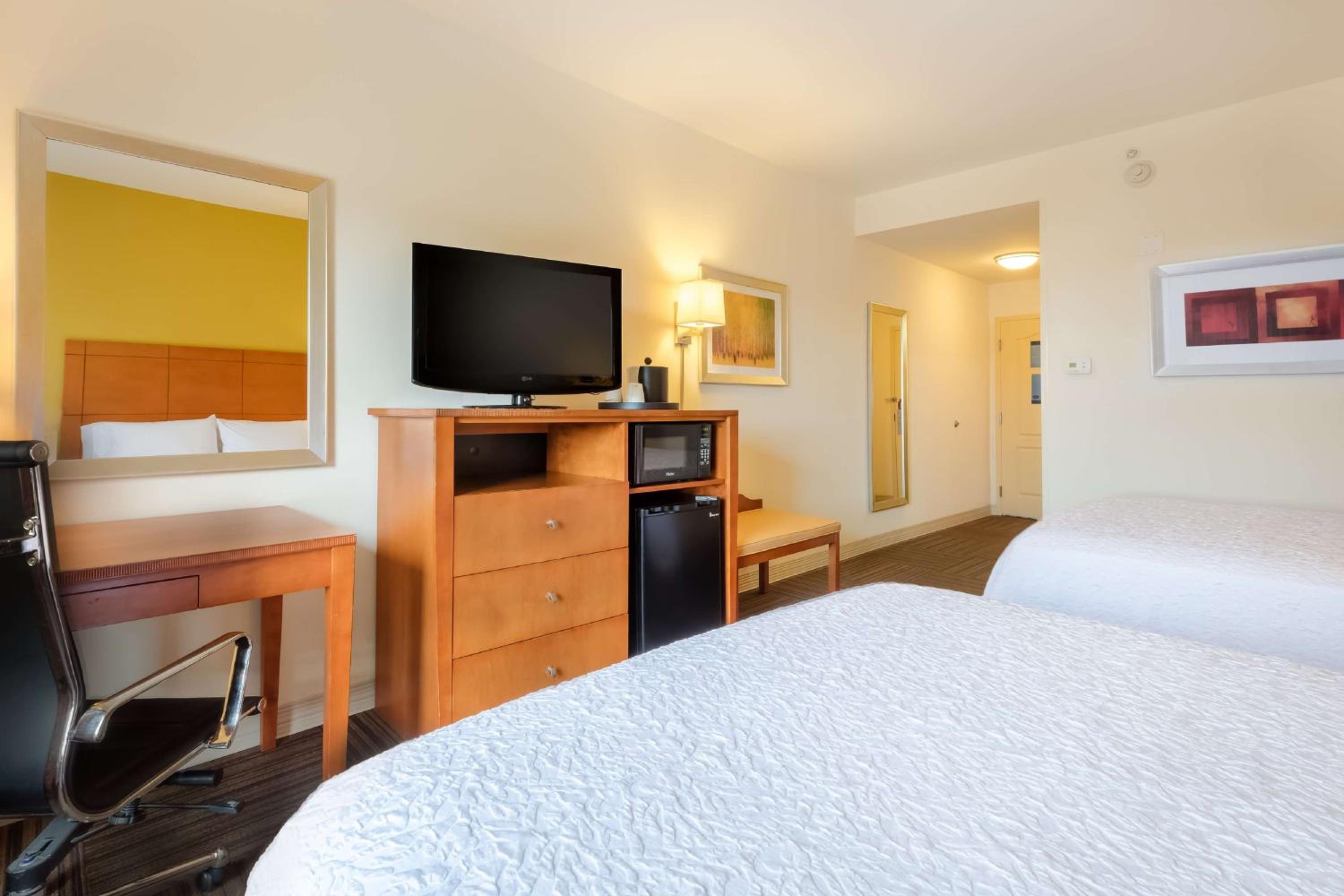 Room with Two Queen Beds - Non-Smoking - Photo 1