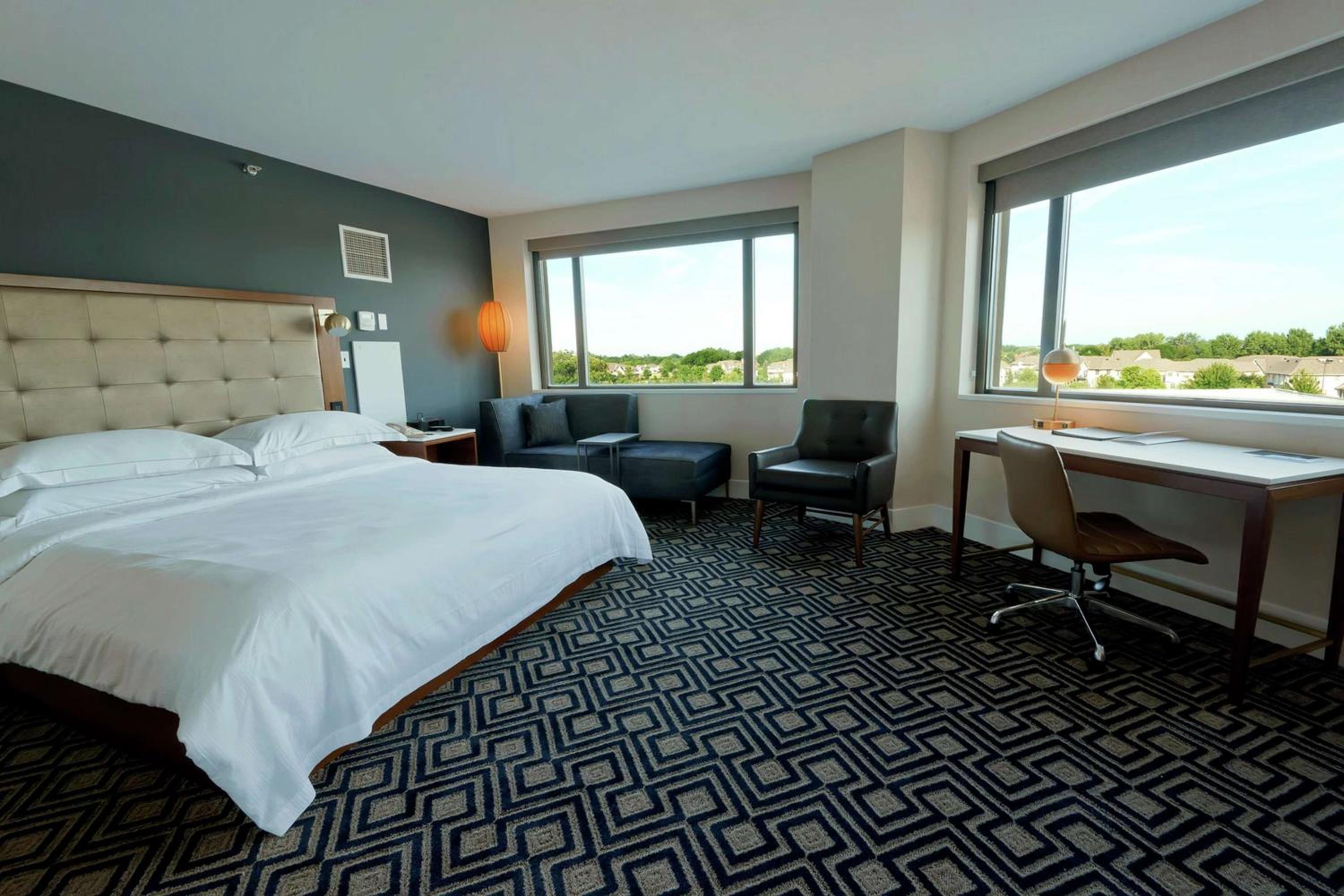 Corner King Room - Photo 2
