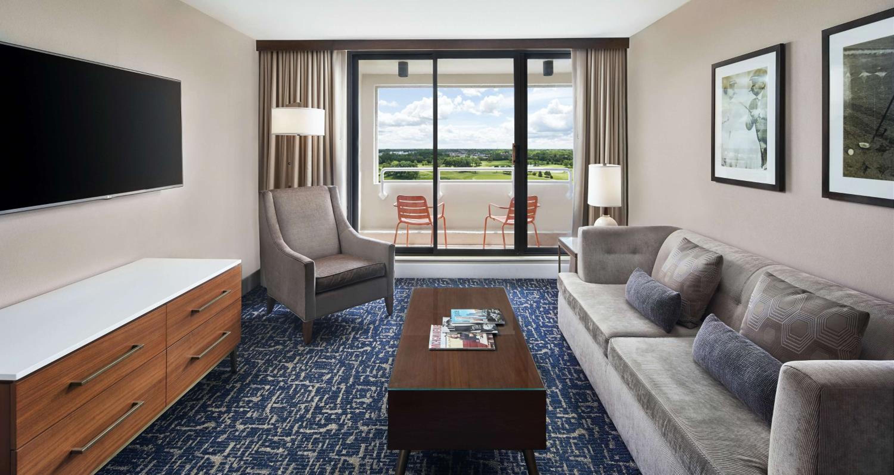 King Suite with Sofa Bed and Balcony - Photo 3