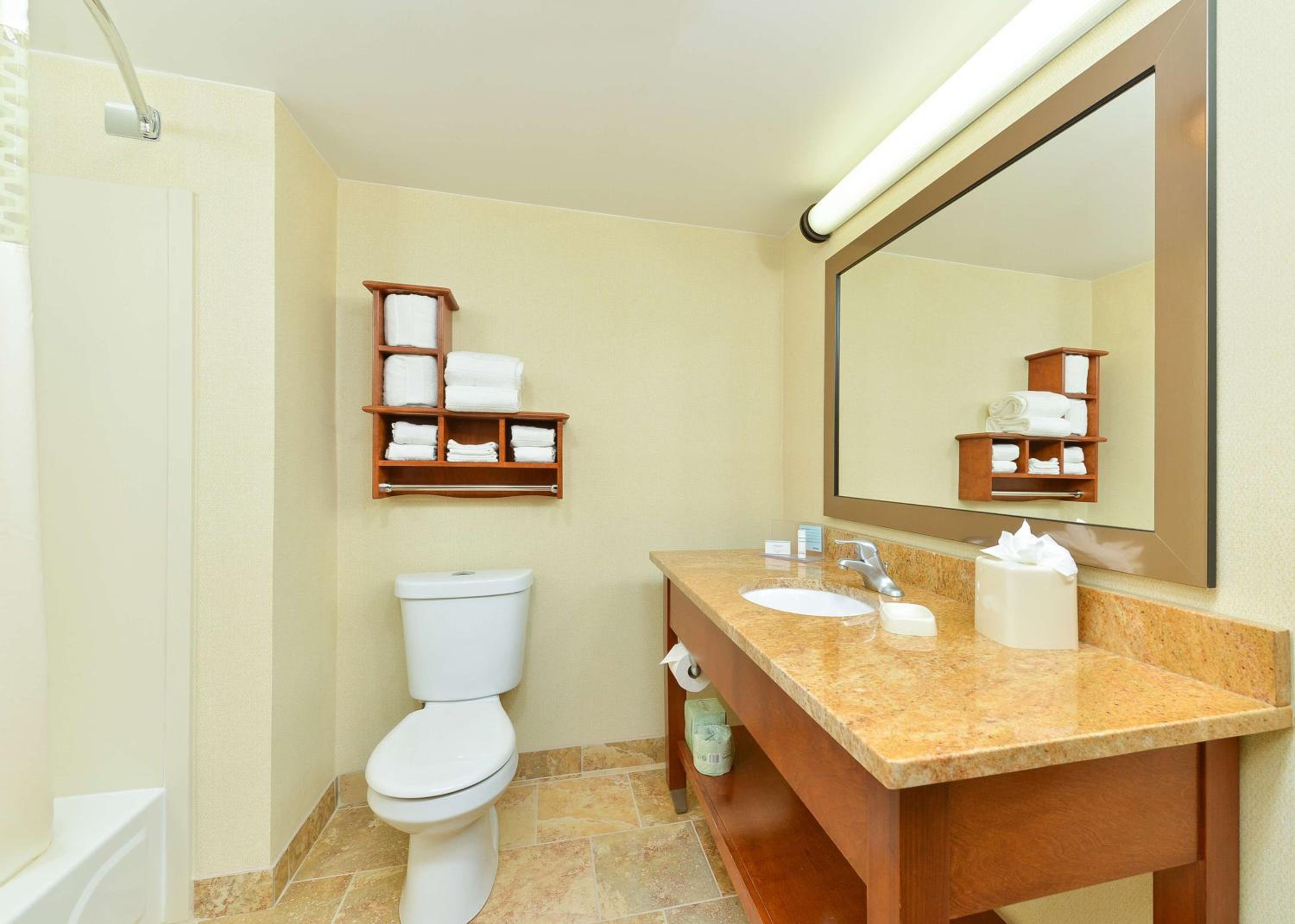 King Room - Non-Smoking - Photo 4