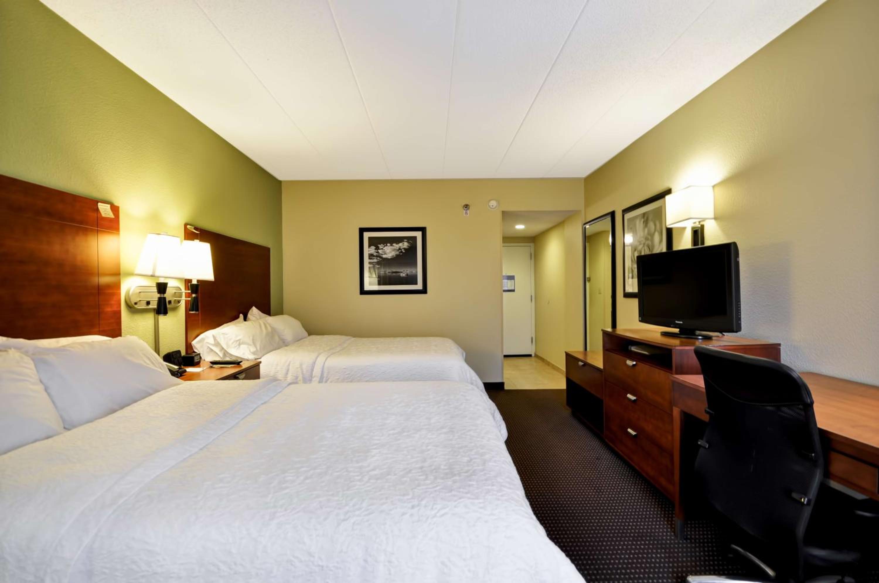 Room with Two Queen Beds - Non-Smoking photo 2