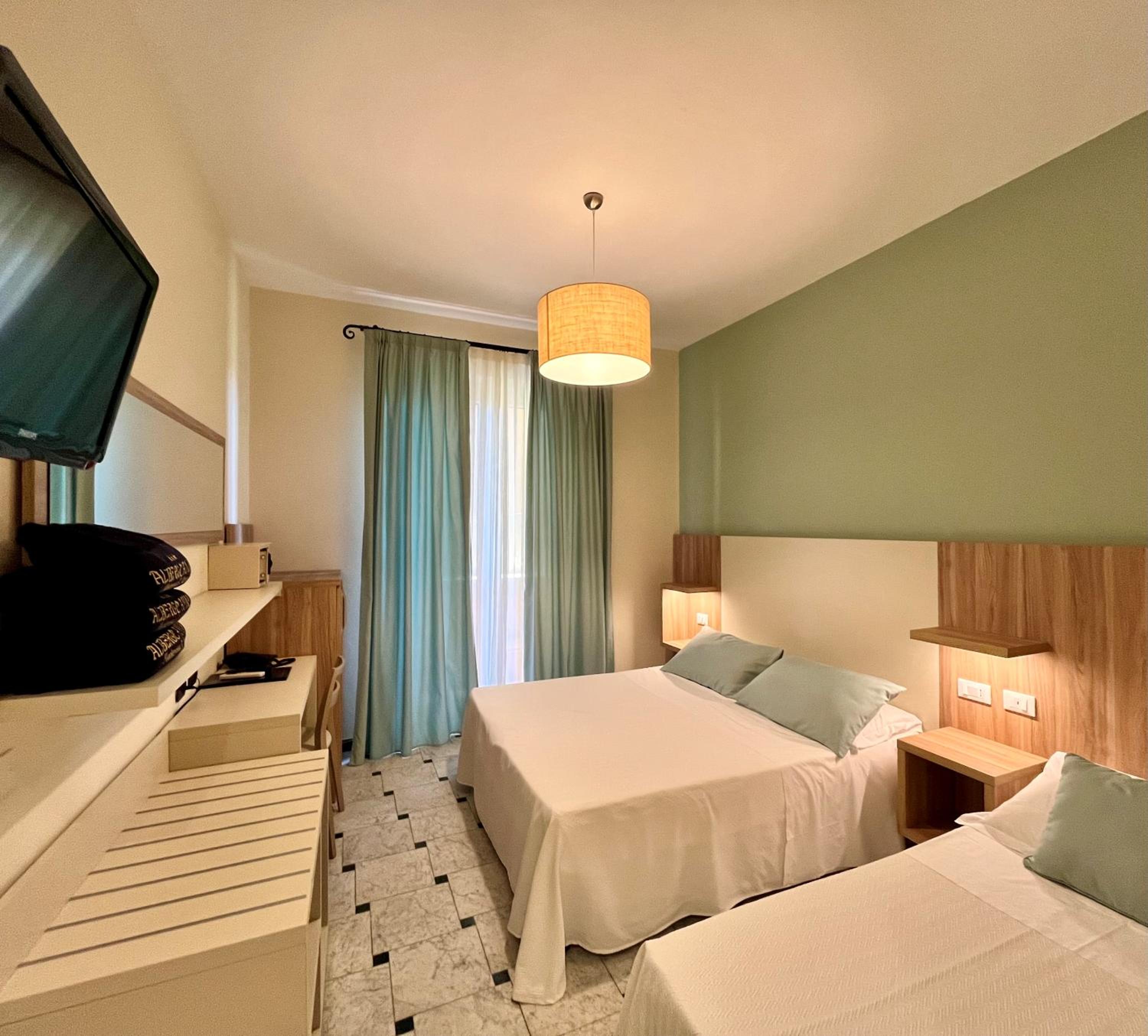 Standard Triple Room photo 2