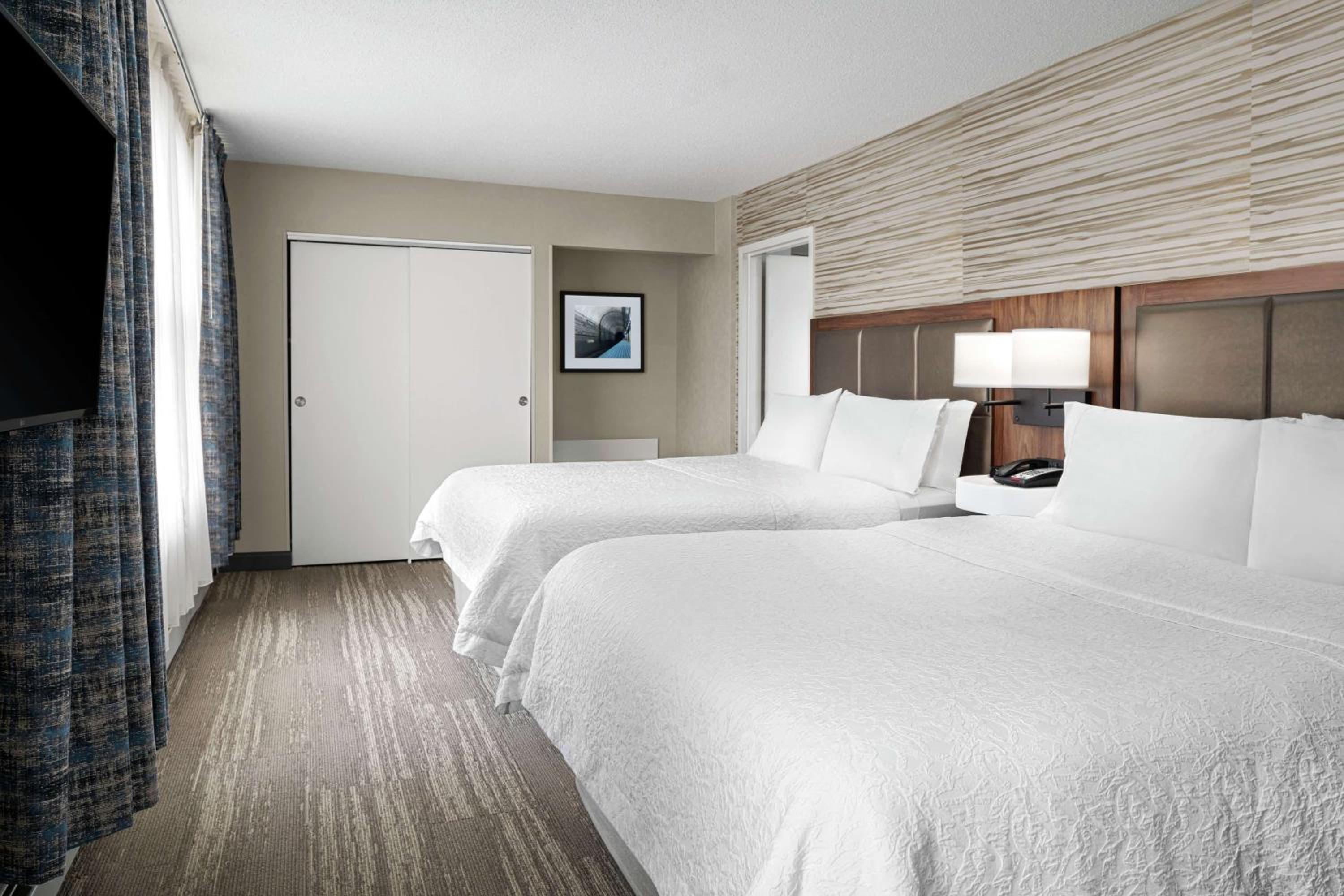 2 Queen 1 Bedroom with Sofabed Corner Suite Nonsmoking 