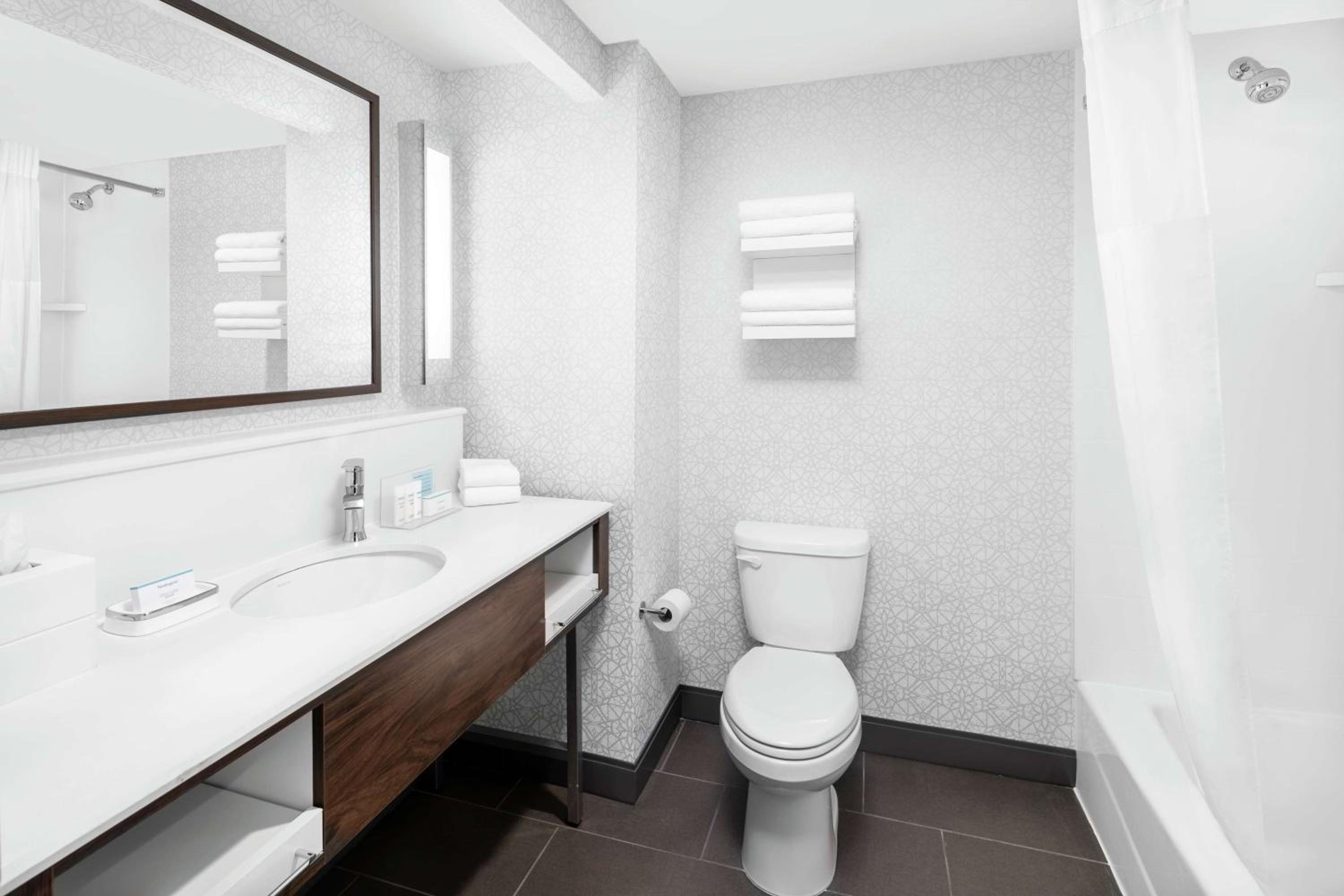One-Bedroom Suite with Two Queen Beds - Photo 3