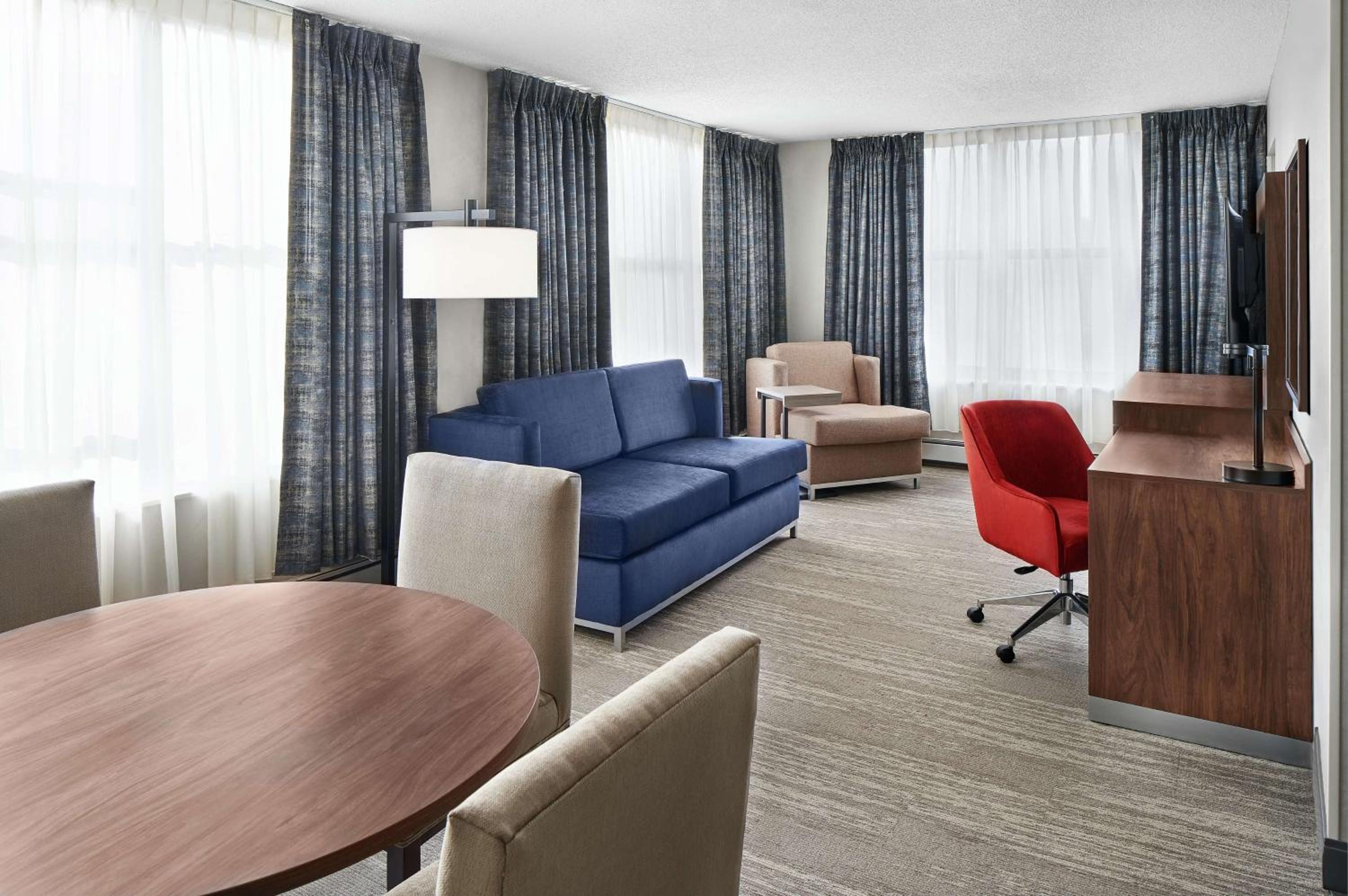 2 Queen 1 Bedroom with Sofabed Corner Suite Nonsmoking  - Photo 6