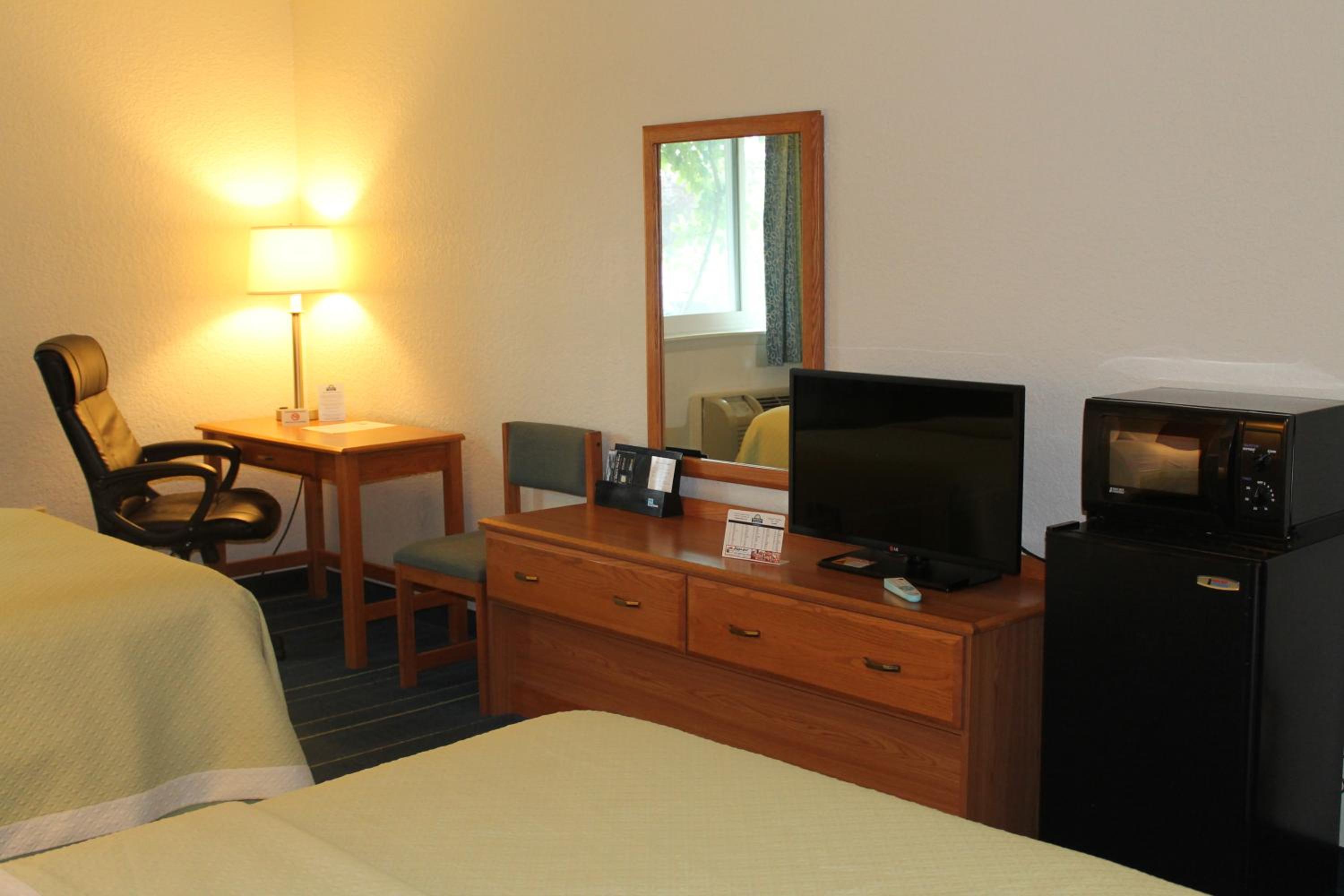 Standard Room with Two Double Beds - Non-Smoking - Photo 4