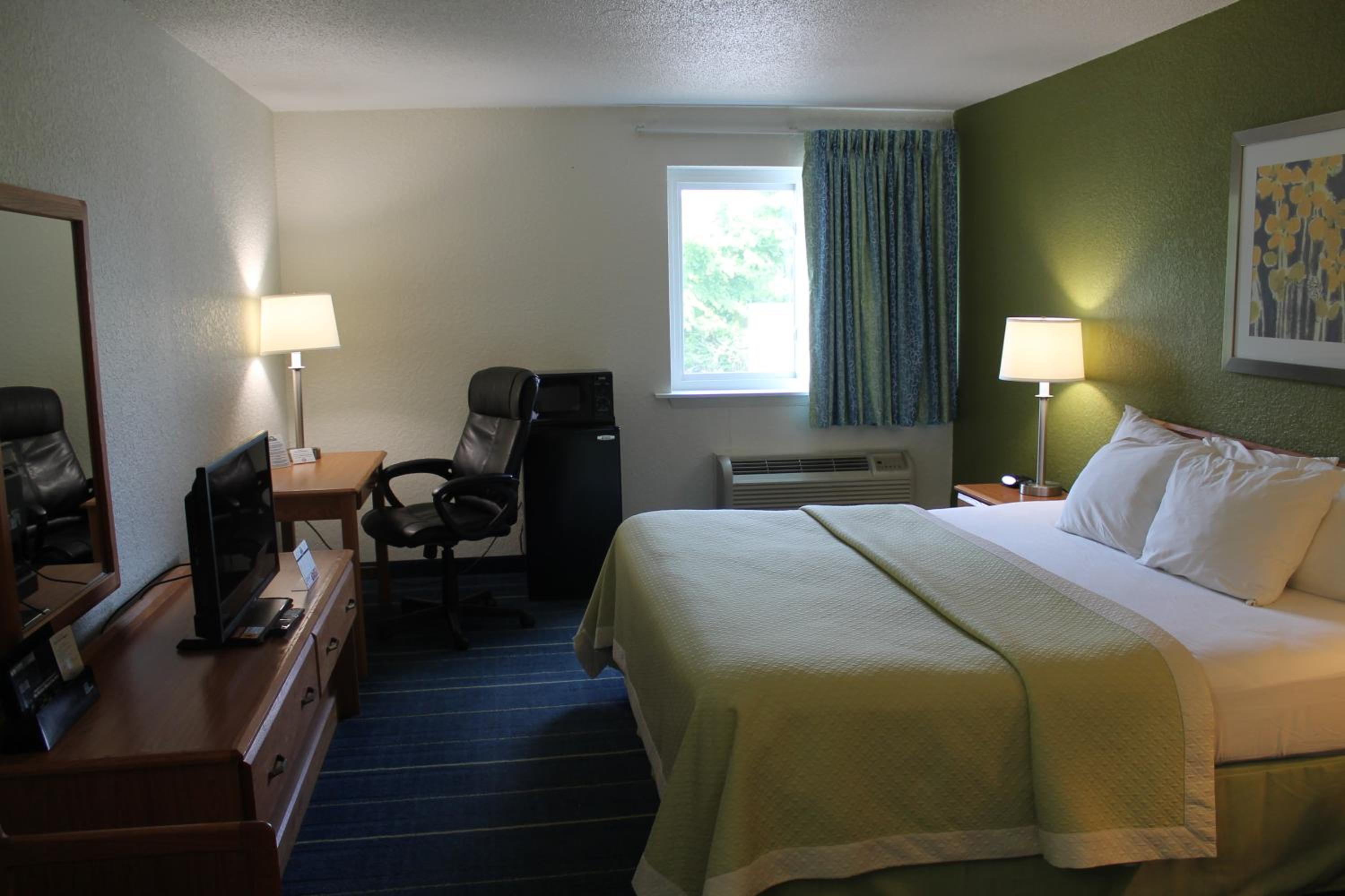 King Room - Non-Smoking - Photo 3