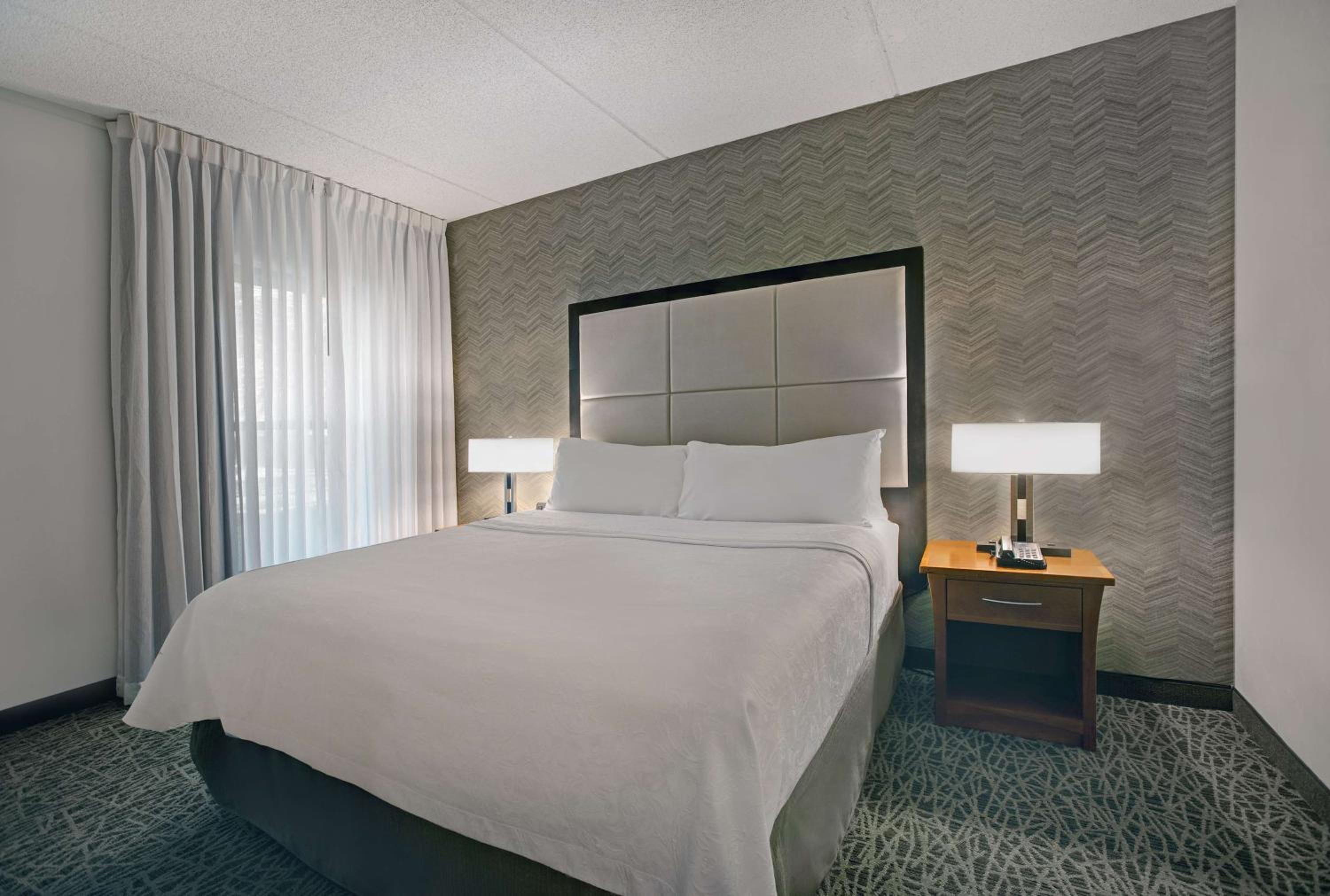 One-Bedroom King Suite - Non-Smoking - Photo 4