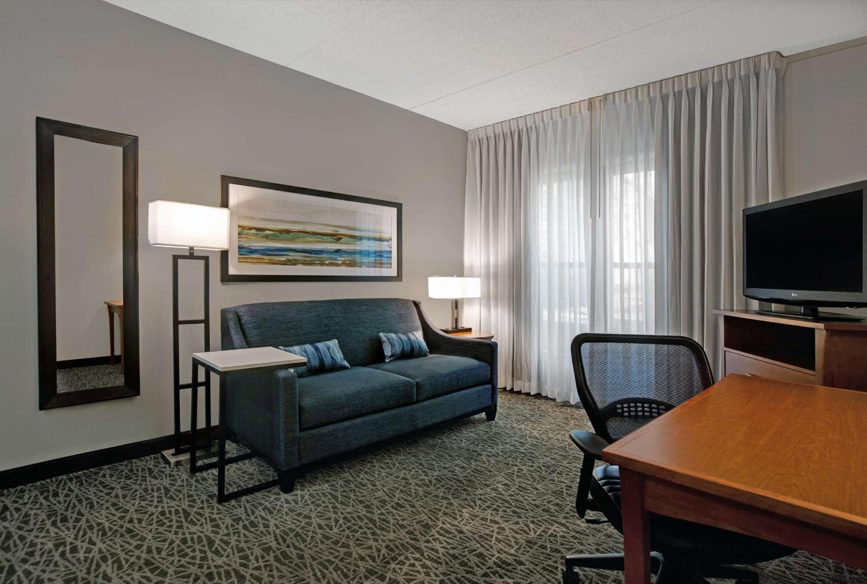 One-Bedroom King Suite - Non-Smoking - Photo 5