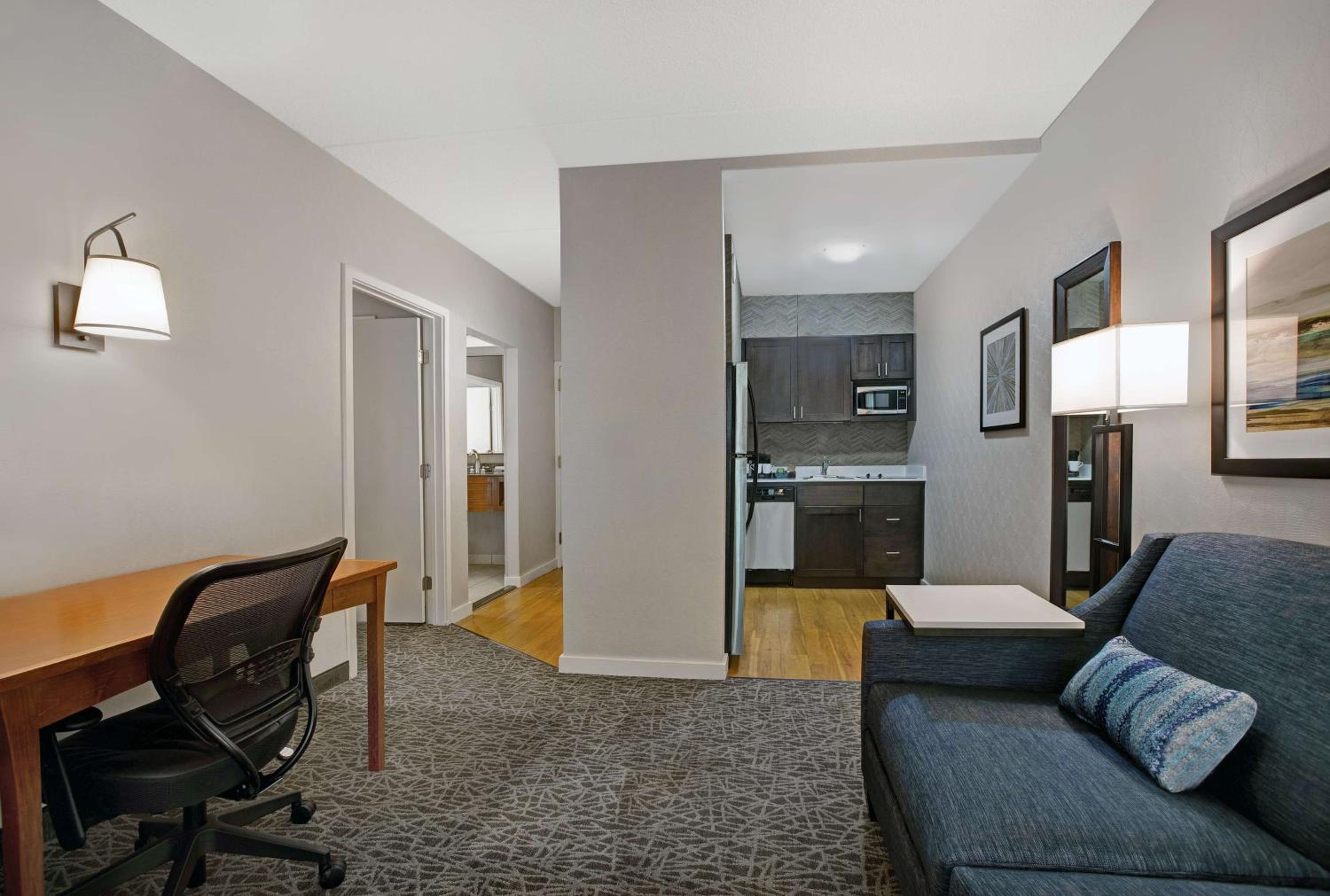 One-Bedroom King Suite - Non-Smoking - Photo 6