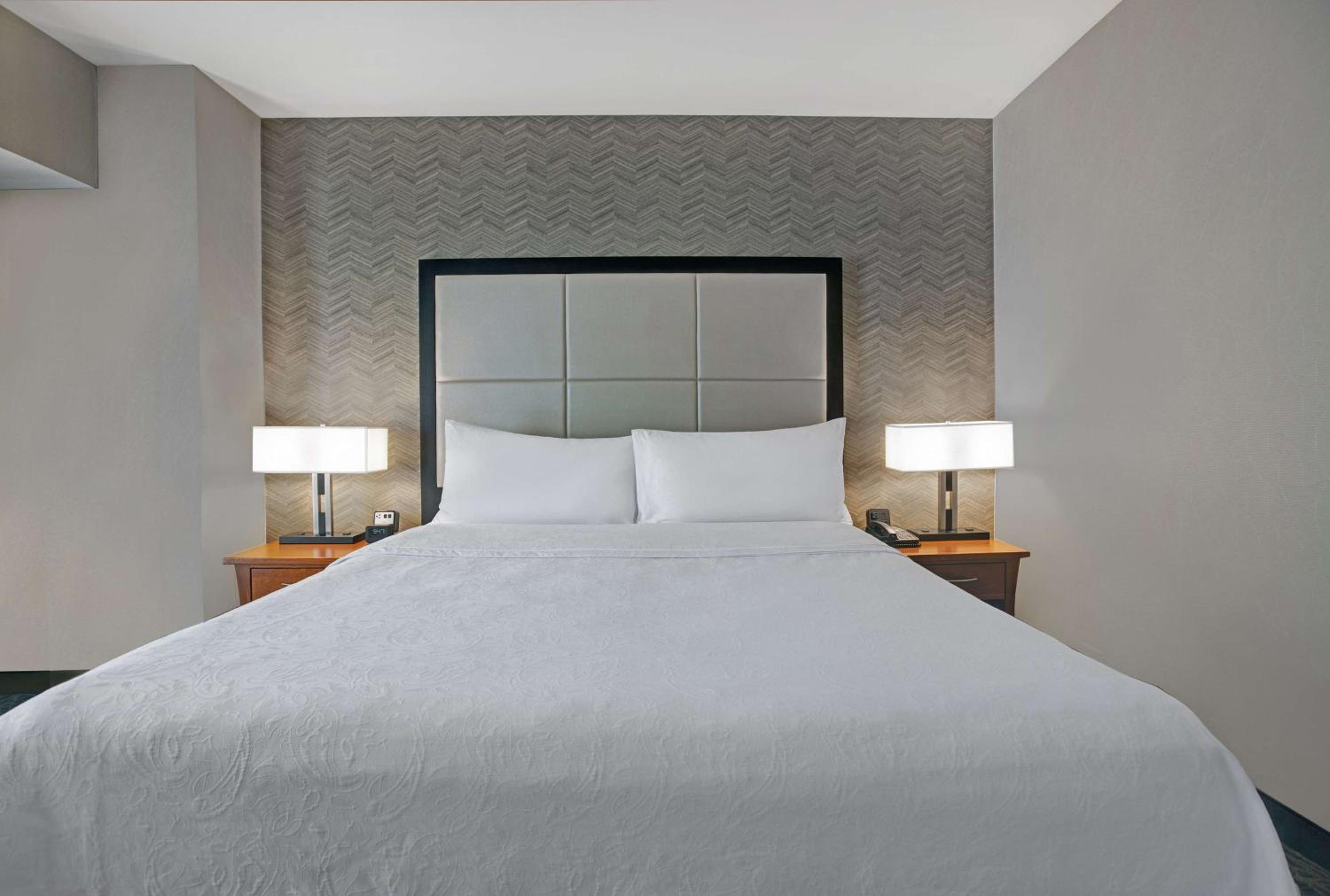 One-Bedroom King Suite - Non-Smoking - Photo 7