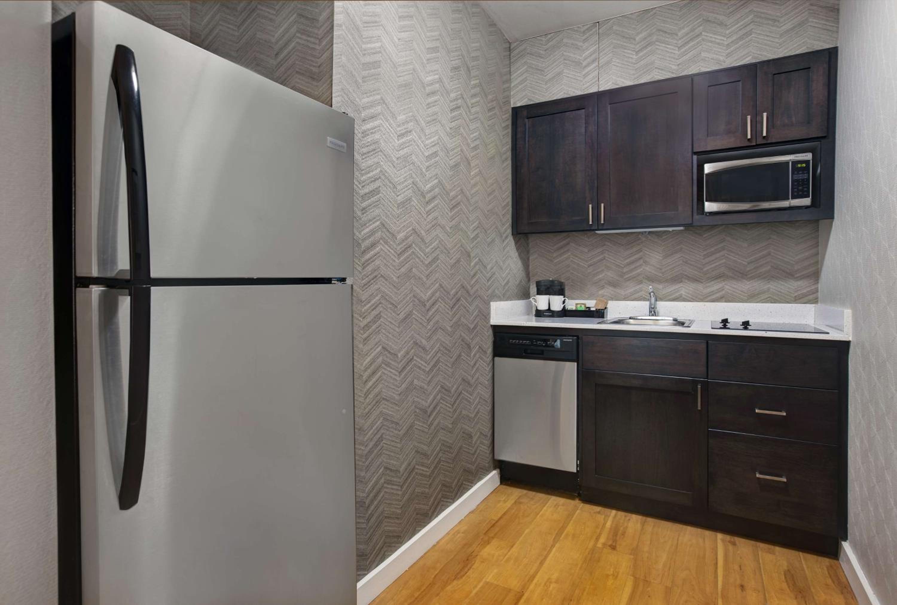 One-Bedroom King Suite - Non-Smoking - Photo 8